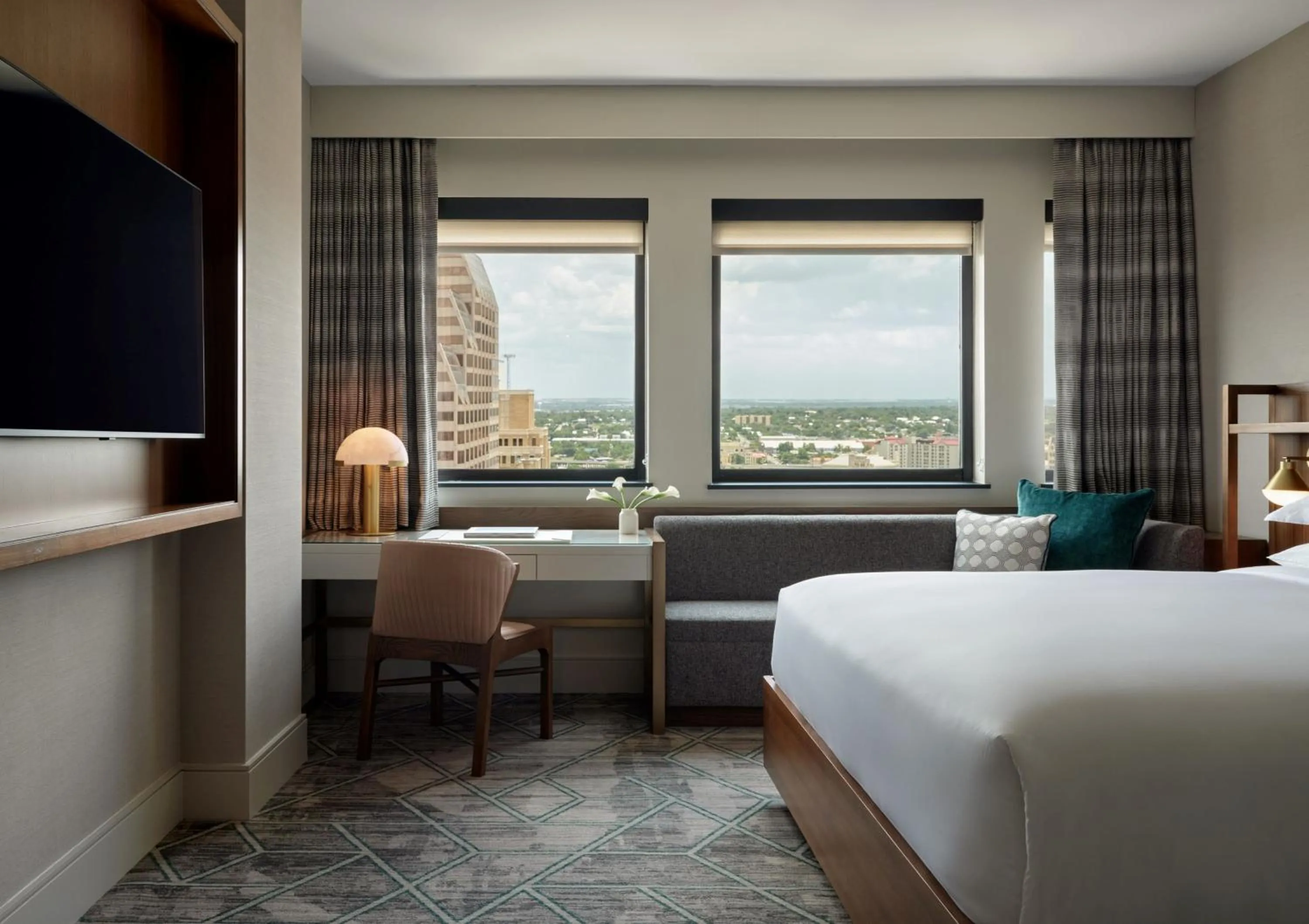Photo of the whole room, Bed in InterContinental San Antonio Riverwalk by IHG