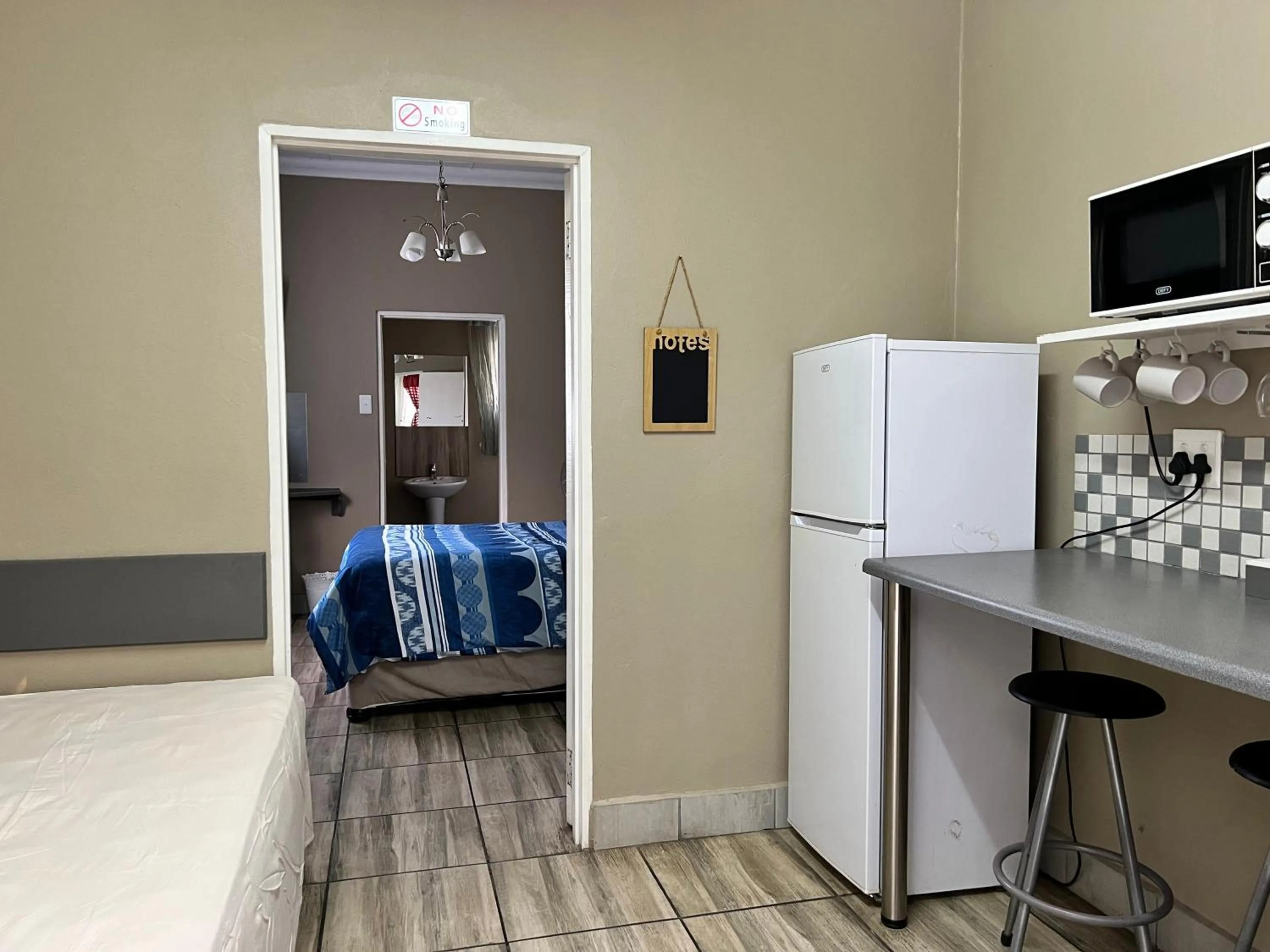 Kitchen or kitchenette in khaya4u Guesthouse