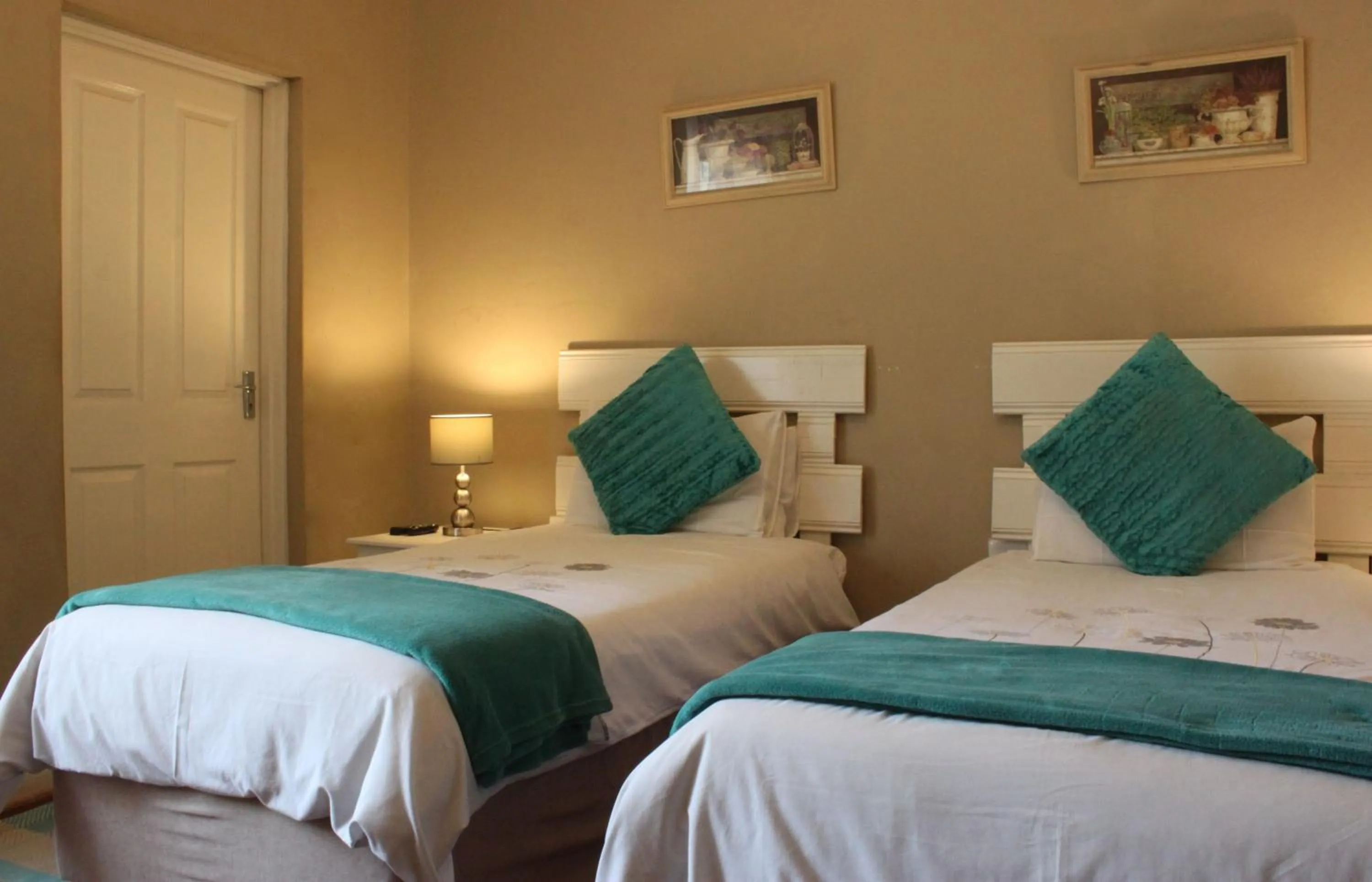 Bed in khaya4u Guesthouse