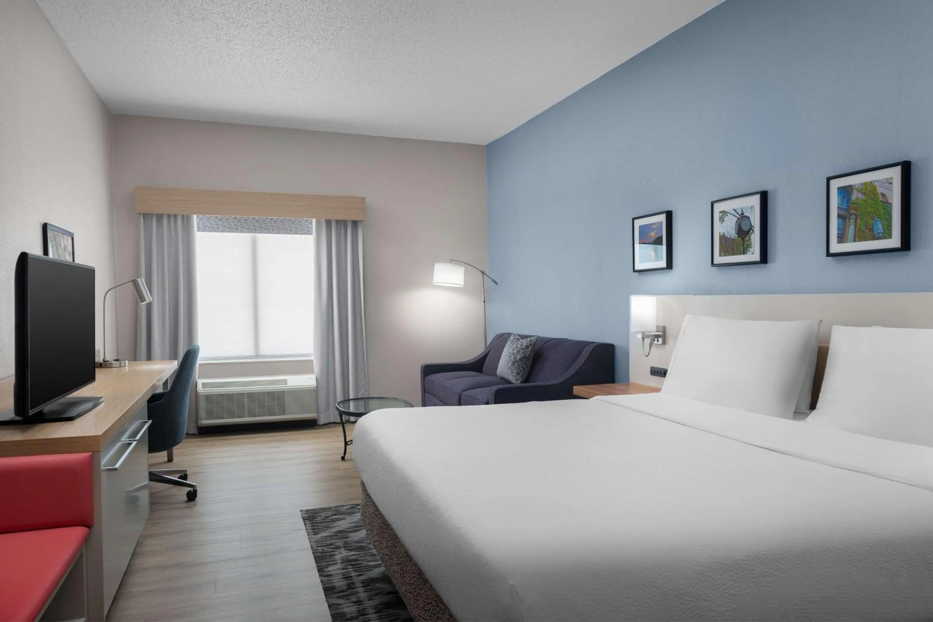 Living room, Bed in Hilton Garden Inn Wilkes-Barre