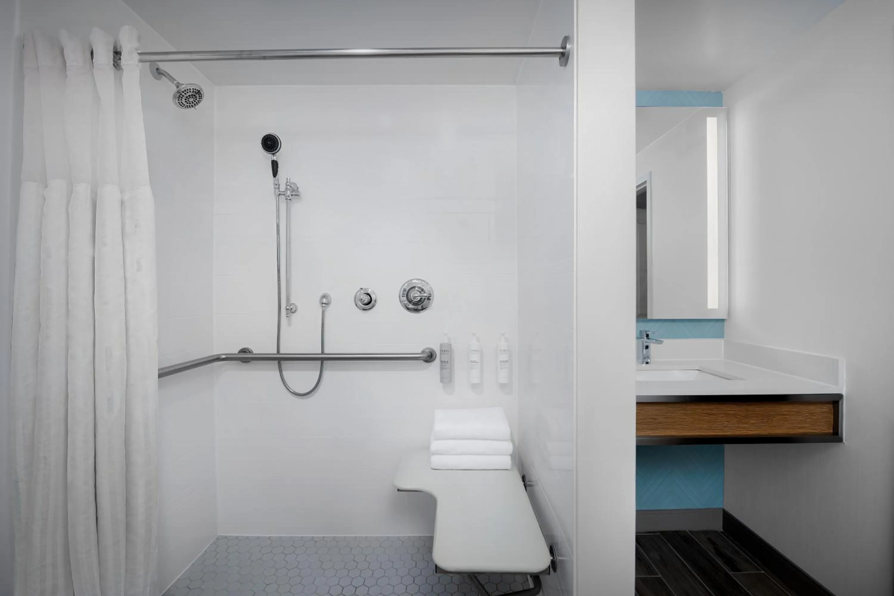 Shower in Hilton Garden Inn Wilkes-Barre