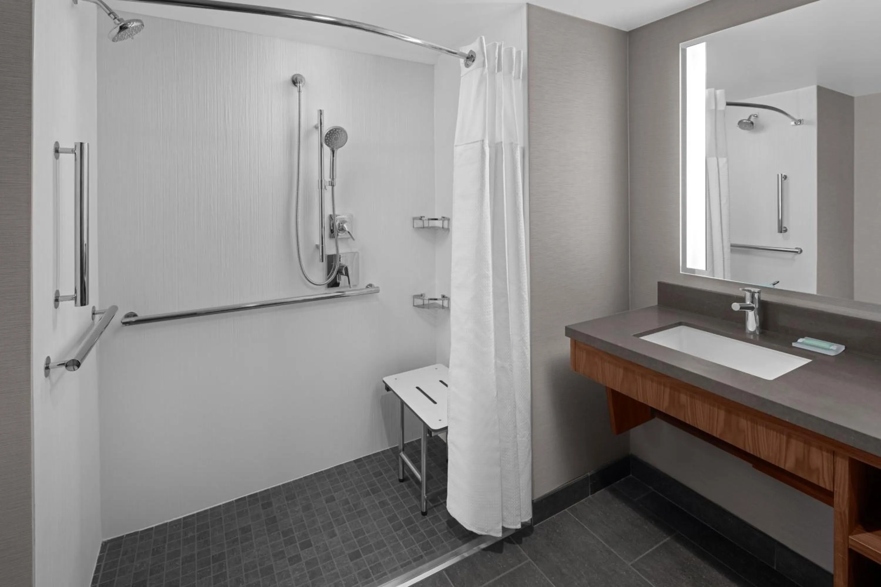Bathroom in Courtyard by Marriott Pittsburgh University Center