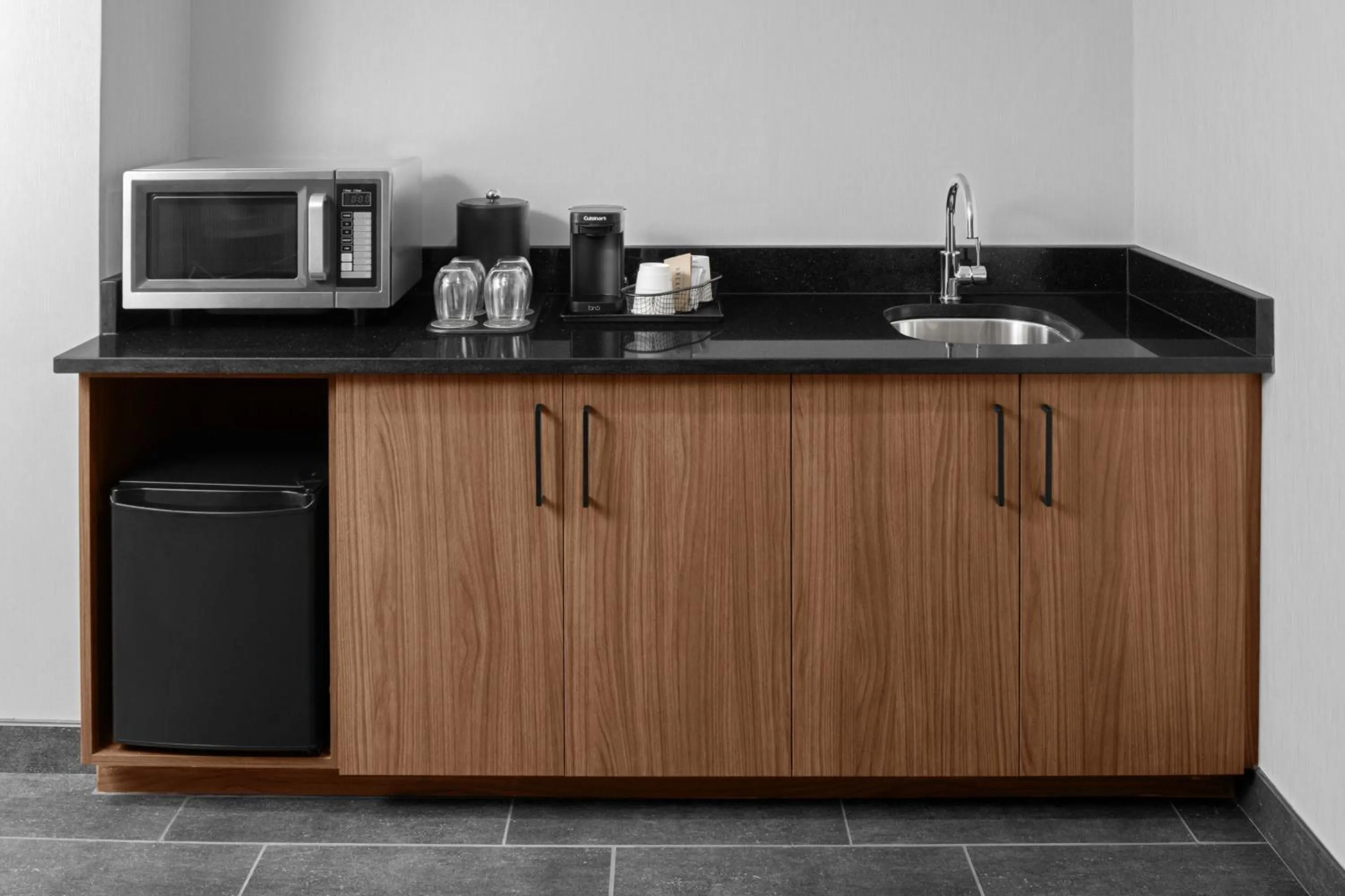 Photo of the whole room in Courtyard by Marriott Pittsburgh University Center