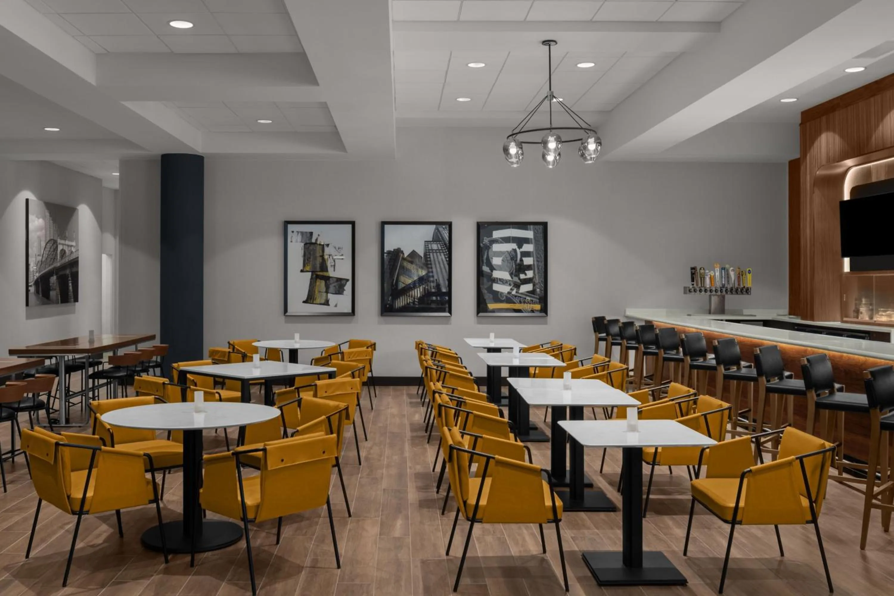 Breakfast in Courtyard by Marriott Pittsburgh University Center