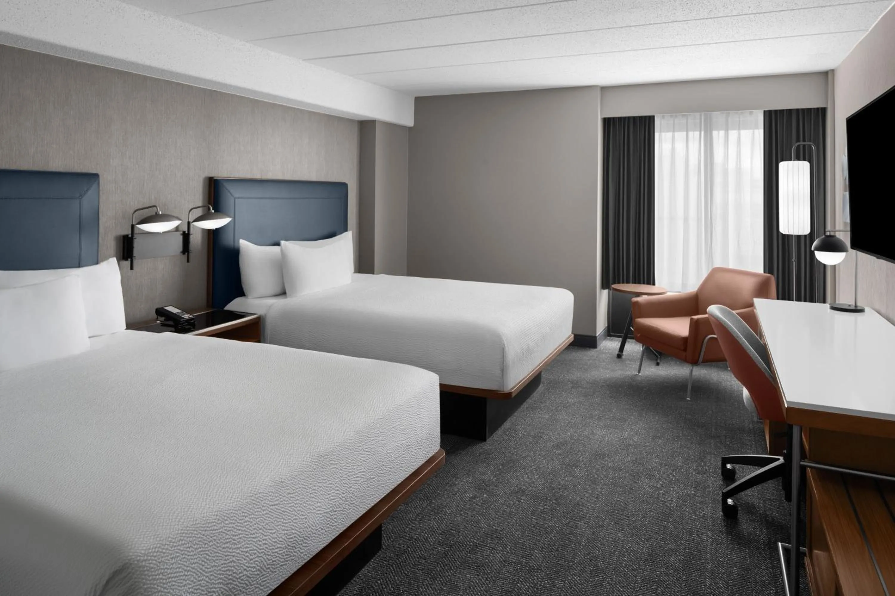 Photo of the whole room, Bed in Courtyard by Marriott Pittsburgh University Center