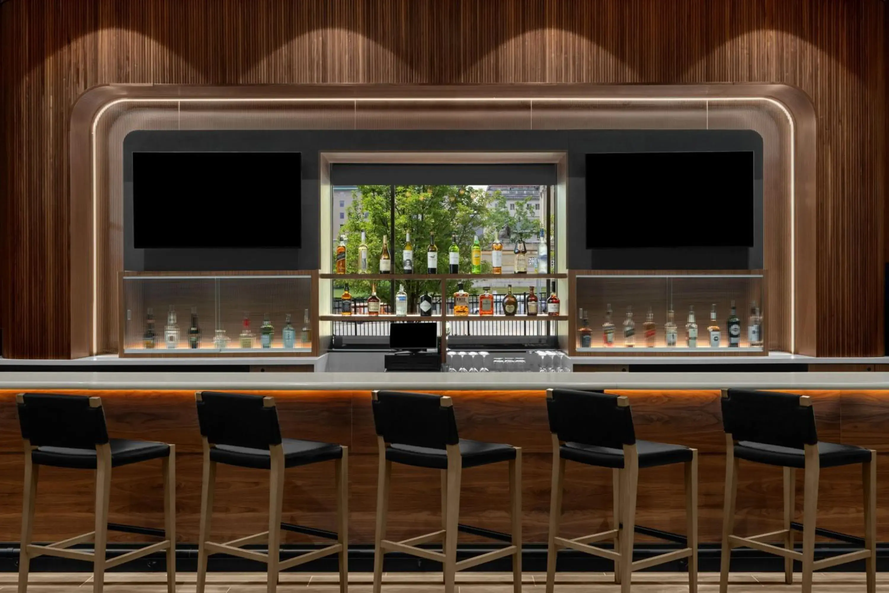 Lounge or bar in Wyndham Pittsburgh University Center Lounge or bar in Wyndham Pittsburgh University Center