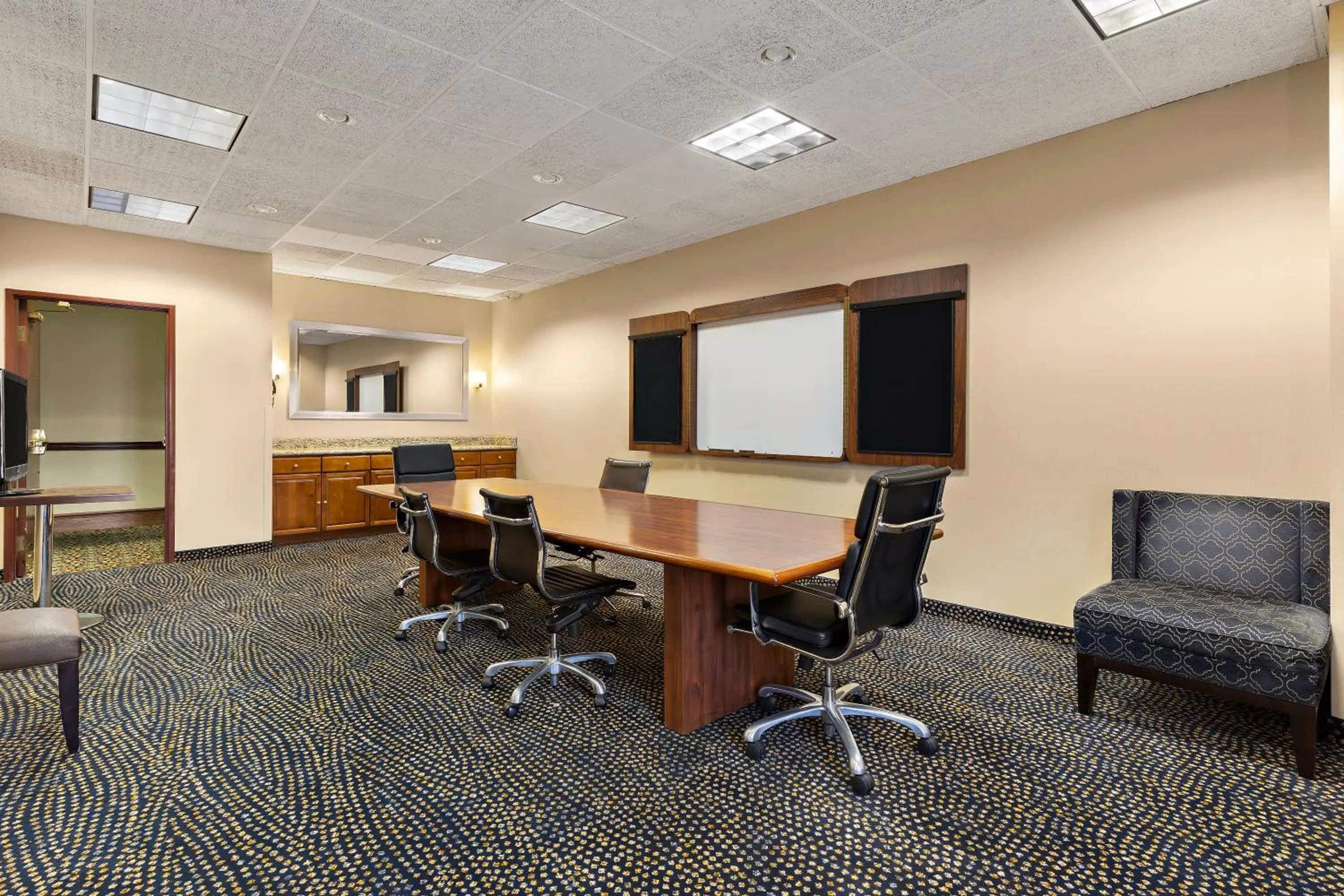 Meeting/conference room in Hotel RL Cleveland Airport West
