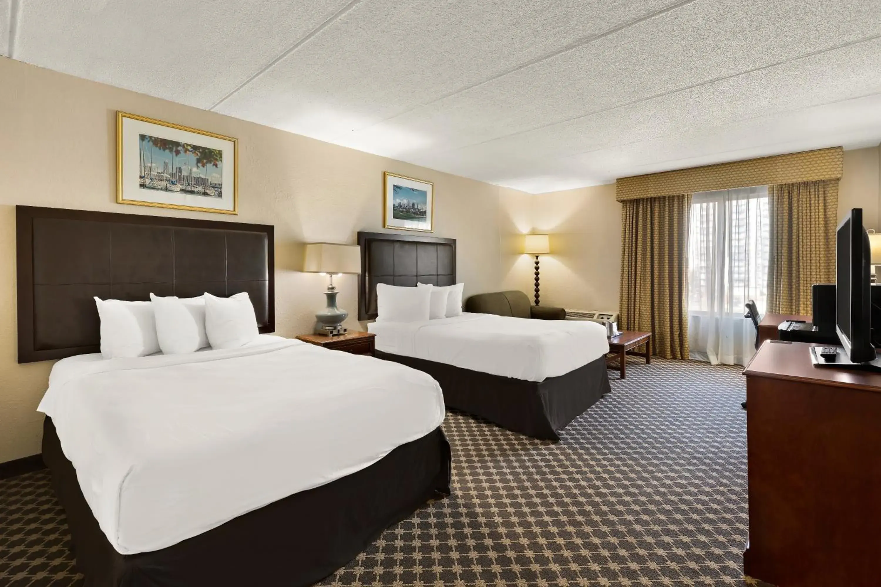 2 Queen Beds Non Smoking in Hotel RL Cleveland Airport West 2 Queen Beds Non Smoking in Hotel RL Cleveland Airport West