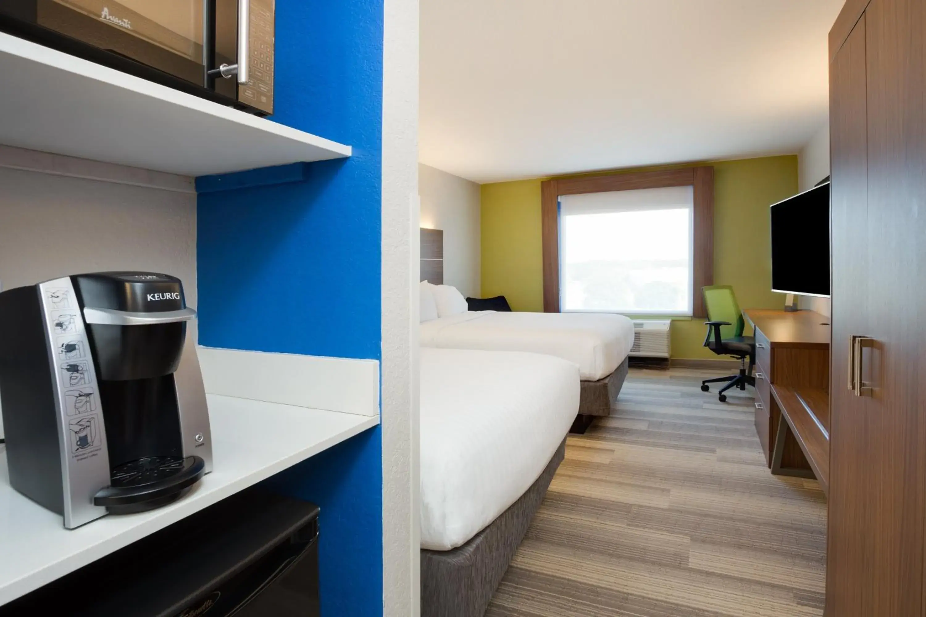 Standard Room with Two Queen Beds in Holiday Inn Express Hotel & Suites Tampa-Fairgrounds-Casino by IHG Standard Room with Two Queen Beds in Holiday Inn Express Hotel & Suites Tampa-Fairgrounds-Casino by IHG
