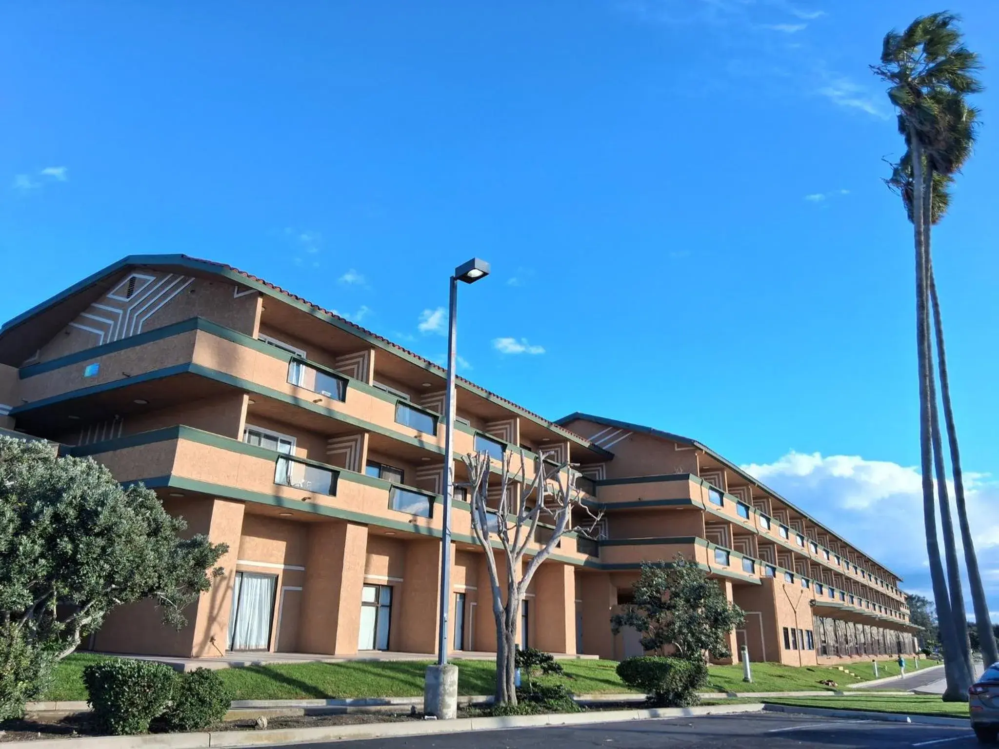 Property building in Holiday Inn Express Hotel & Suites Ventura Harbor by IHG Property building in Holiday Inn Express Hotel & Suites Ventura Harbor by IHG
