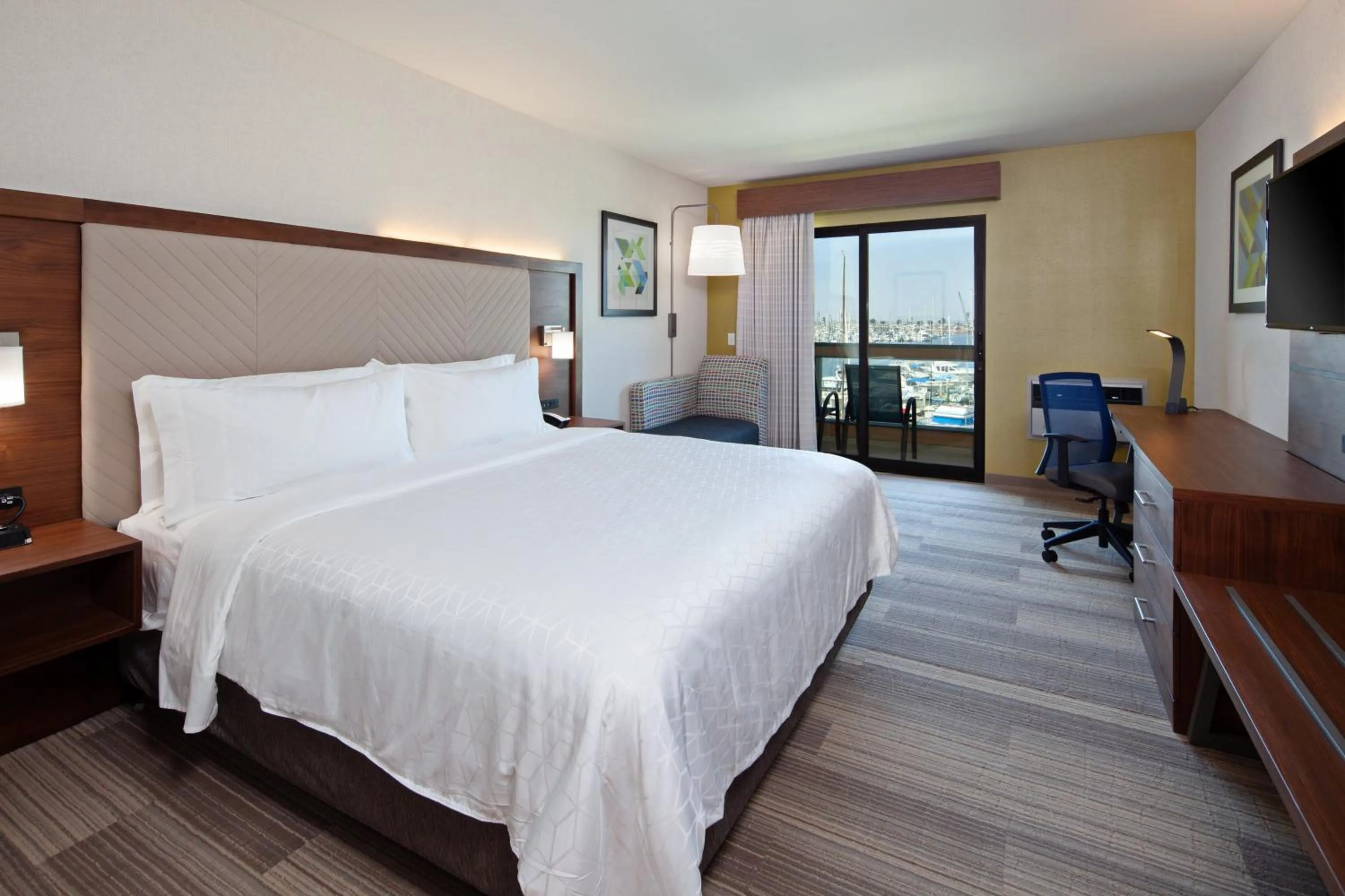 Photo of the whole room, Bed in Holiday Inn Express Hotel & Suites Ventura Harbor by IHG