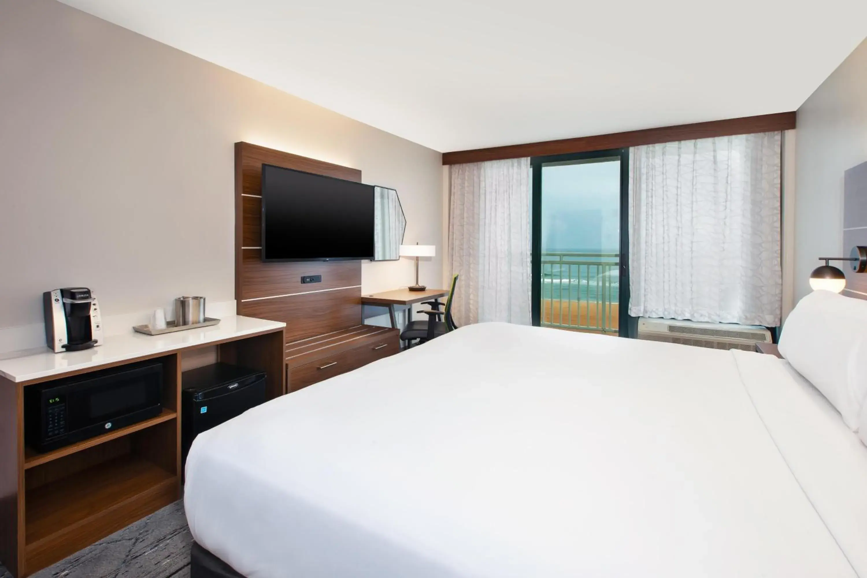 King Room - Mobility Access/Hearing Accessible in Holiday Inn Express & Suites VA Beach Oceanfront by IHG King Room - Mobility Access/Hearing Accessible in Holiday Inn Express & Suites VA Beach Oceanfront by IHG