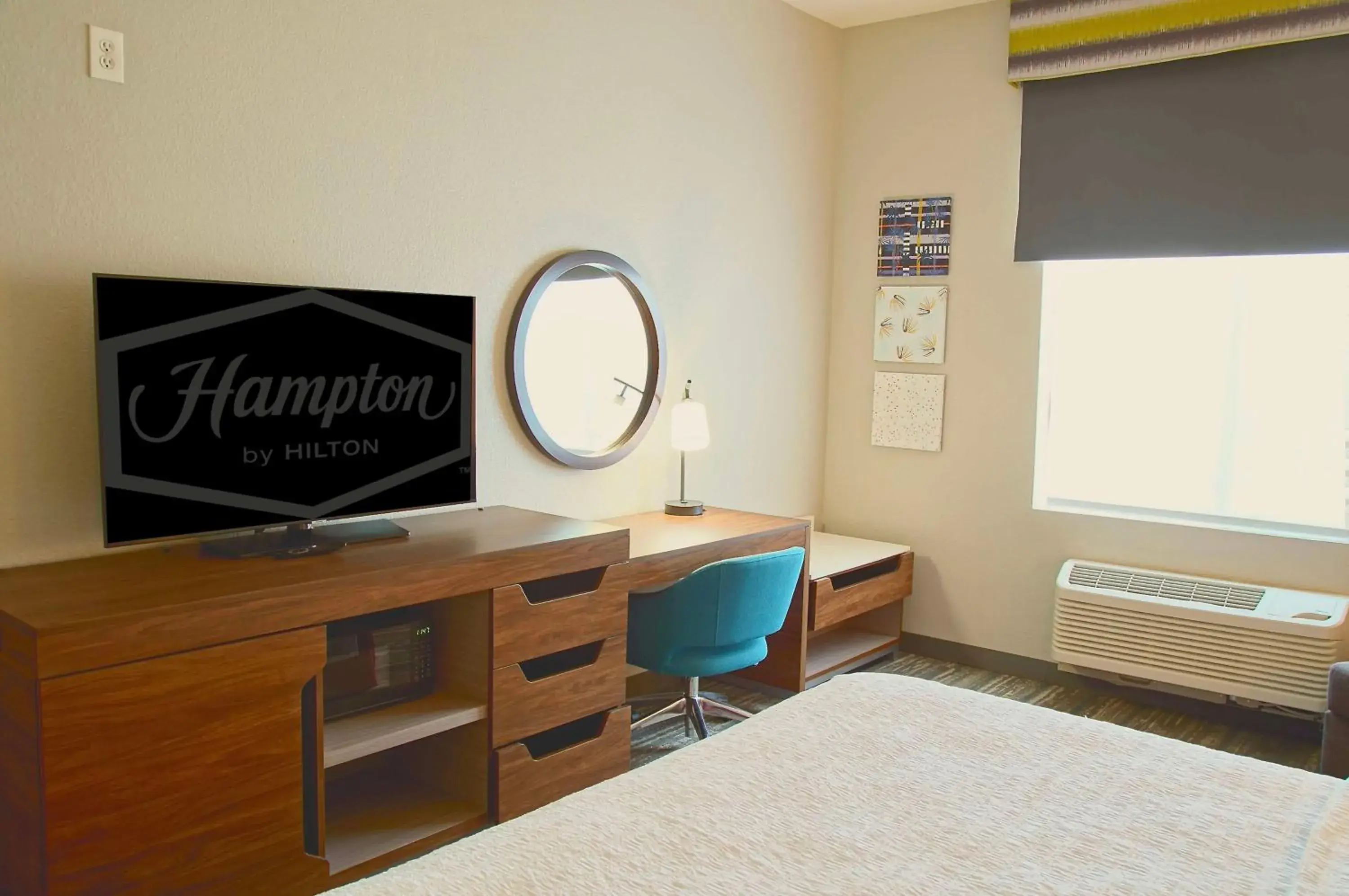 Bedroom, Bed in Hampton Inn & Suites Cathedral City Bedroom, Bed in Hampton Inn & Suites Cathedral City