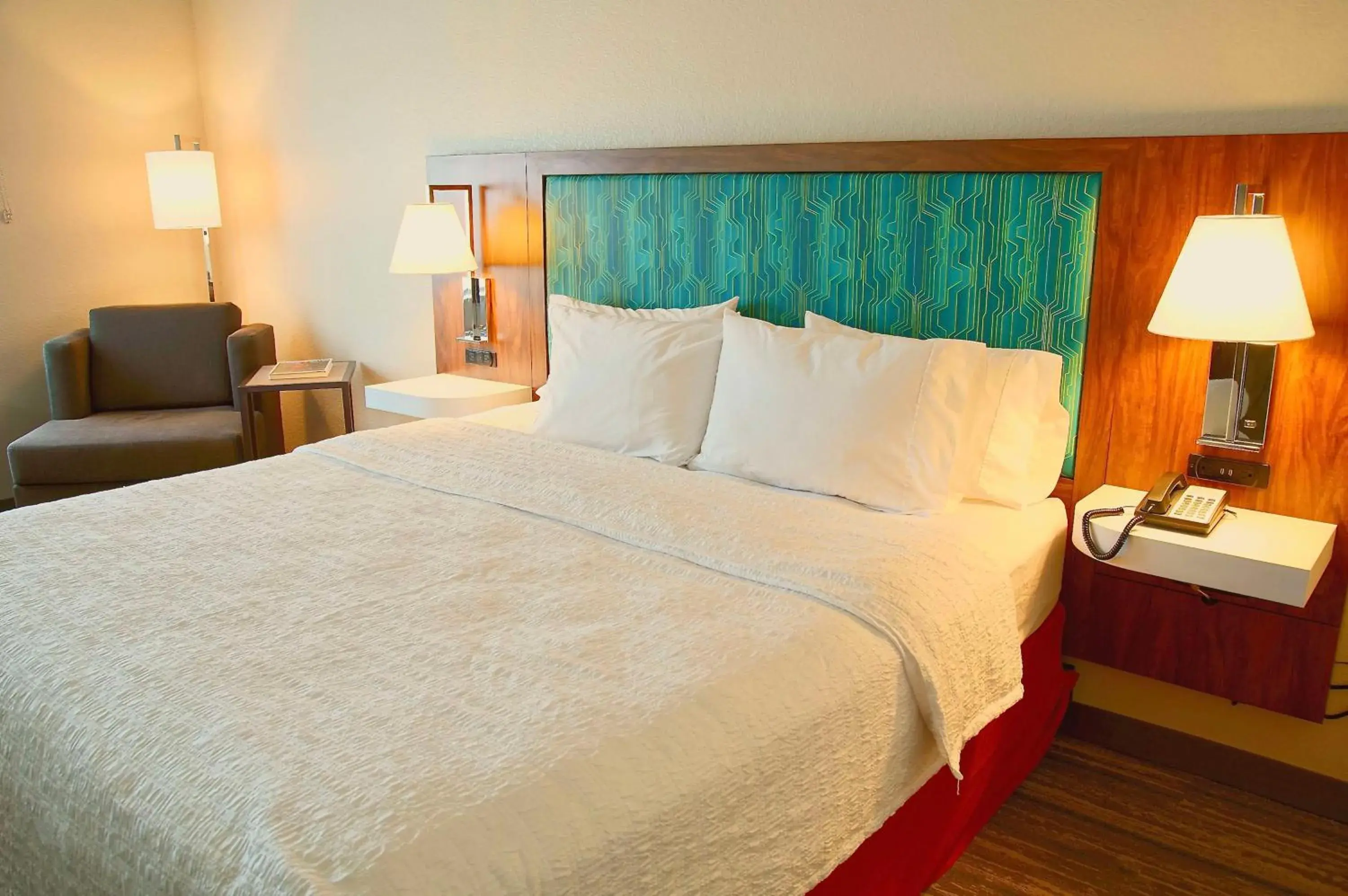 Bed in Hampton Inn & Suites Cathedral City Bed in Hampton Inn & Suites Cathedral City