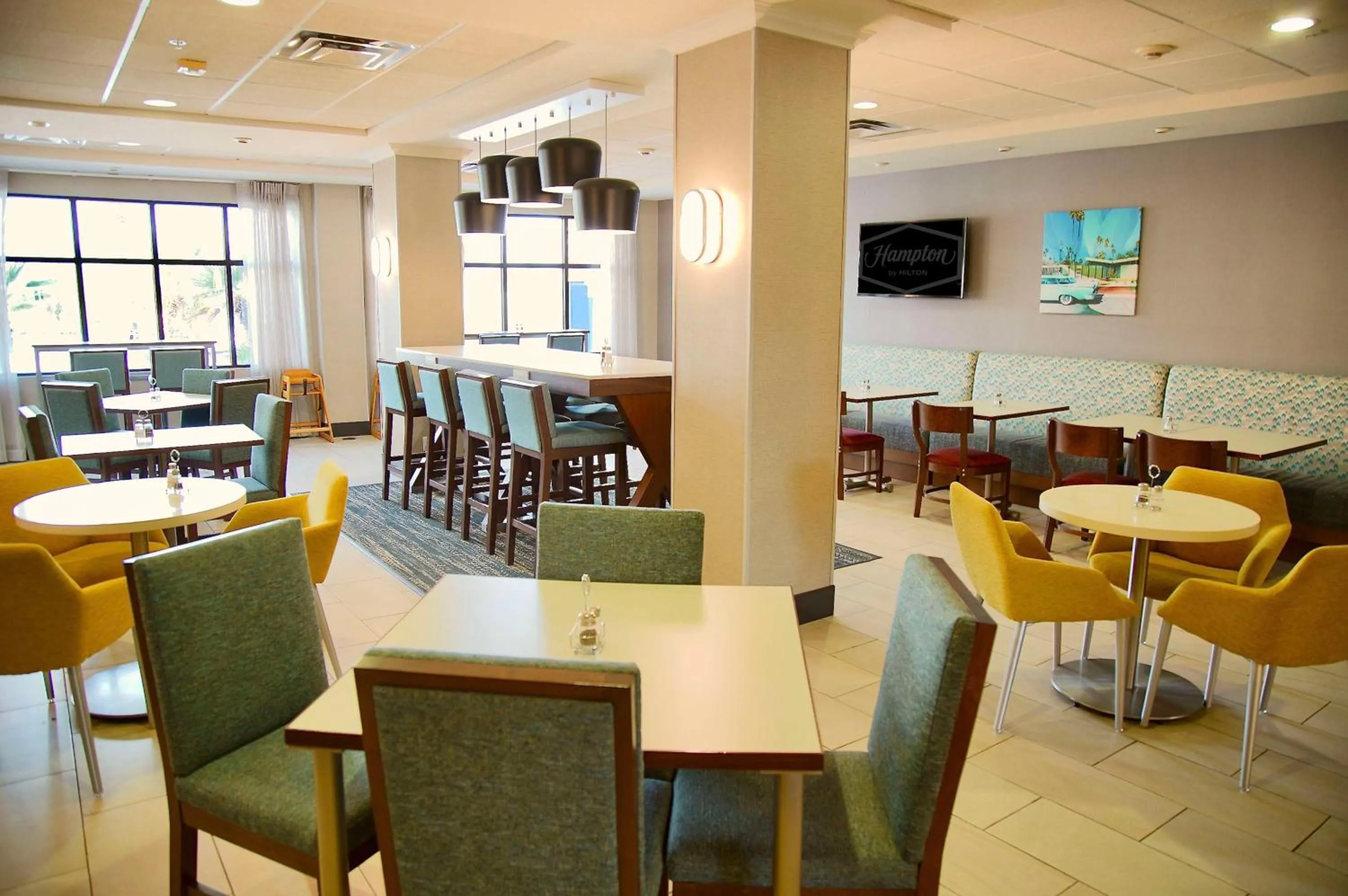 Breakfast in Hampton Inn & Suites Cathedral City