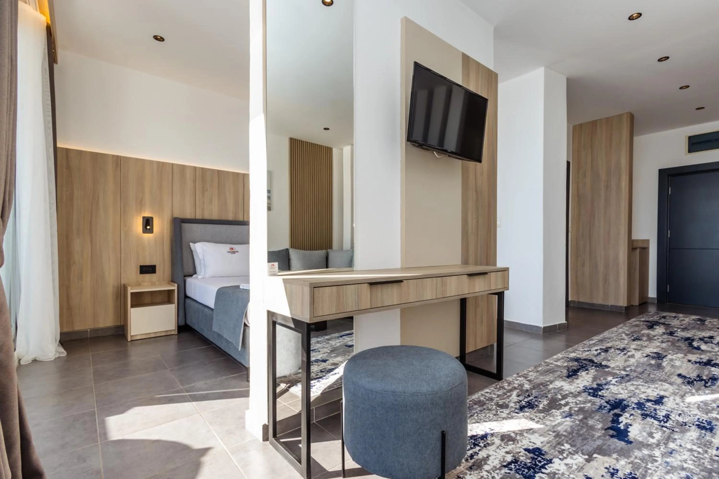 TV and multimedia, Bed in Continental Hotel