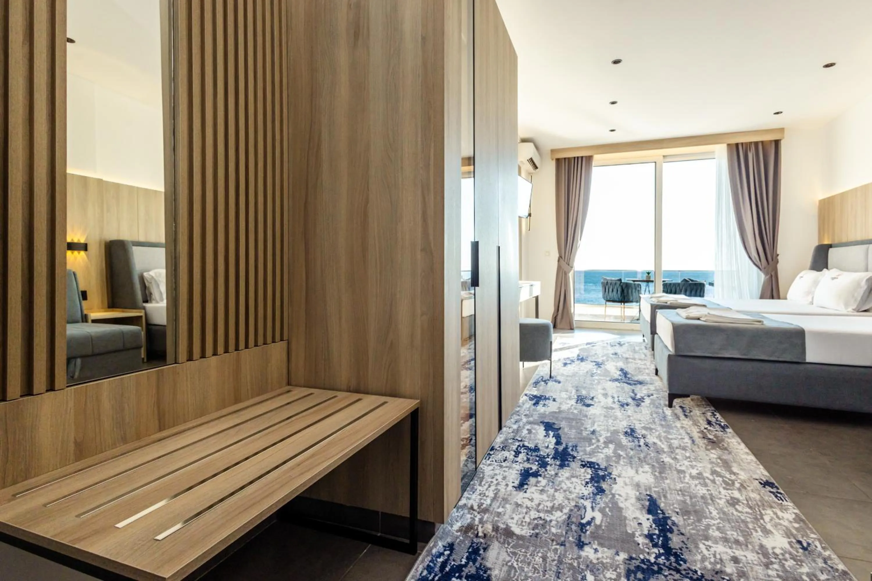 Photo of the whole room, Bed in Continental Hotel