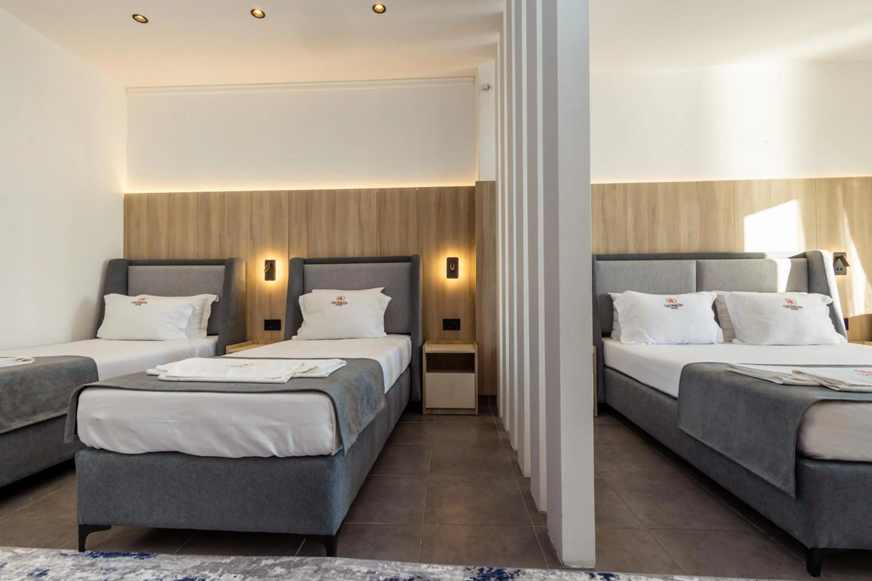 Bedroom, Bed in Continental Hotel