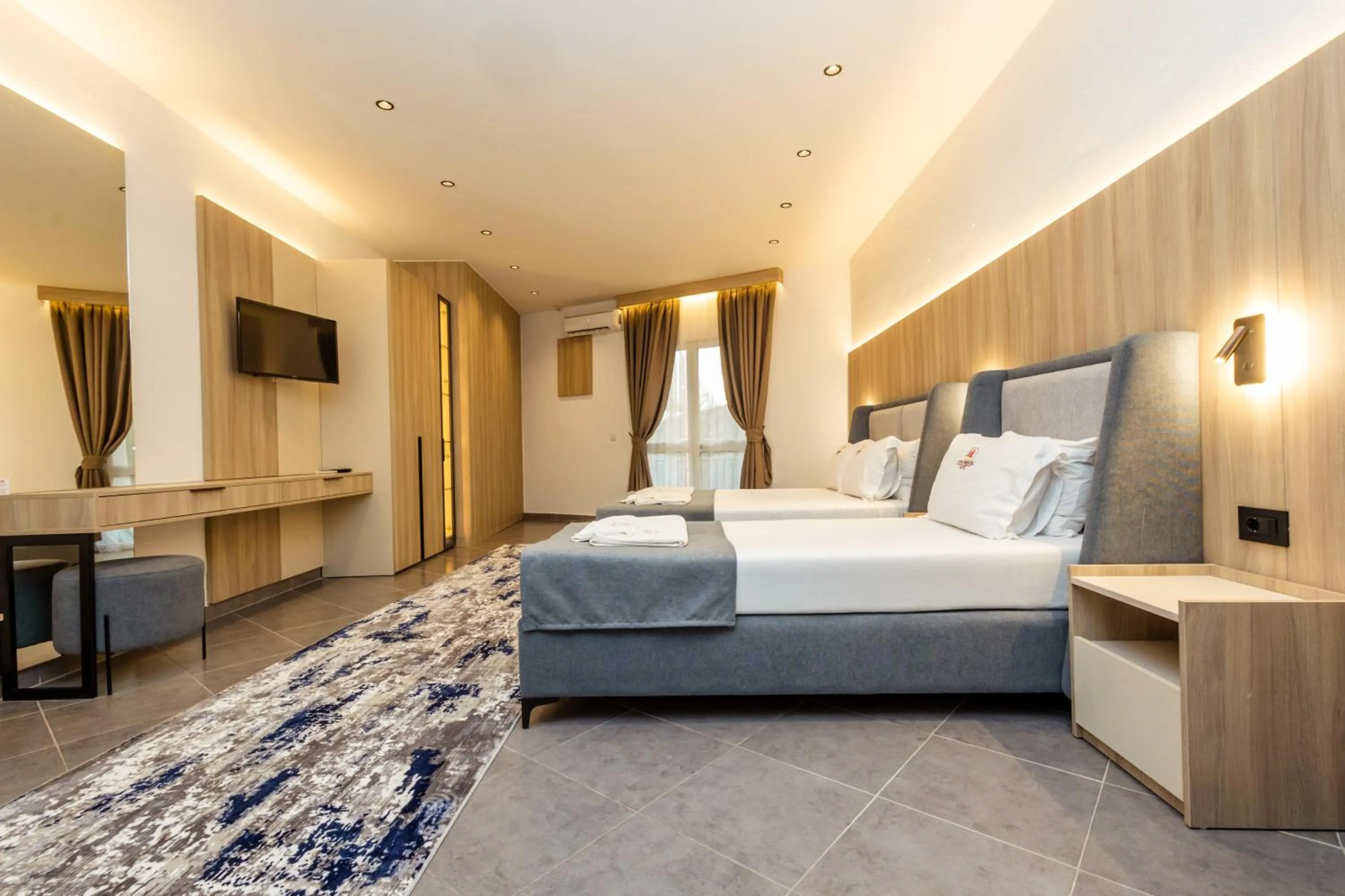 TV and multimedia, Bed in Continental Hotel