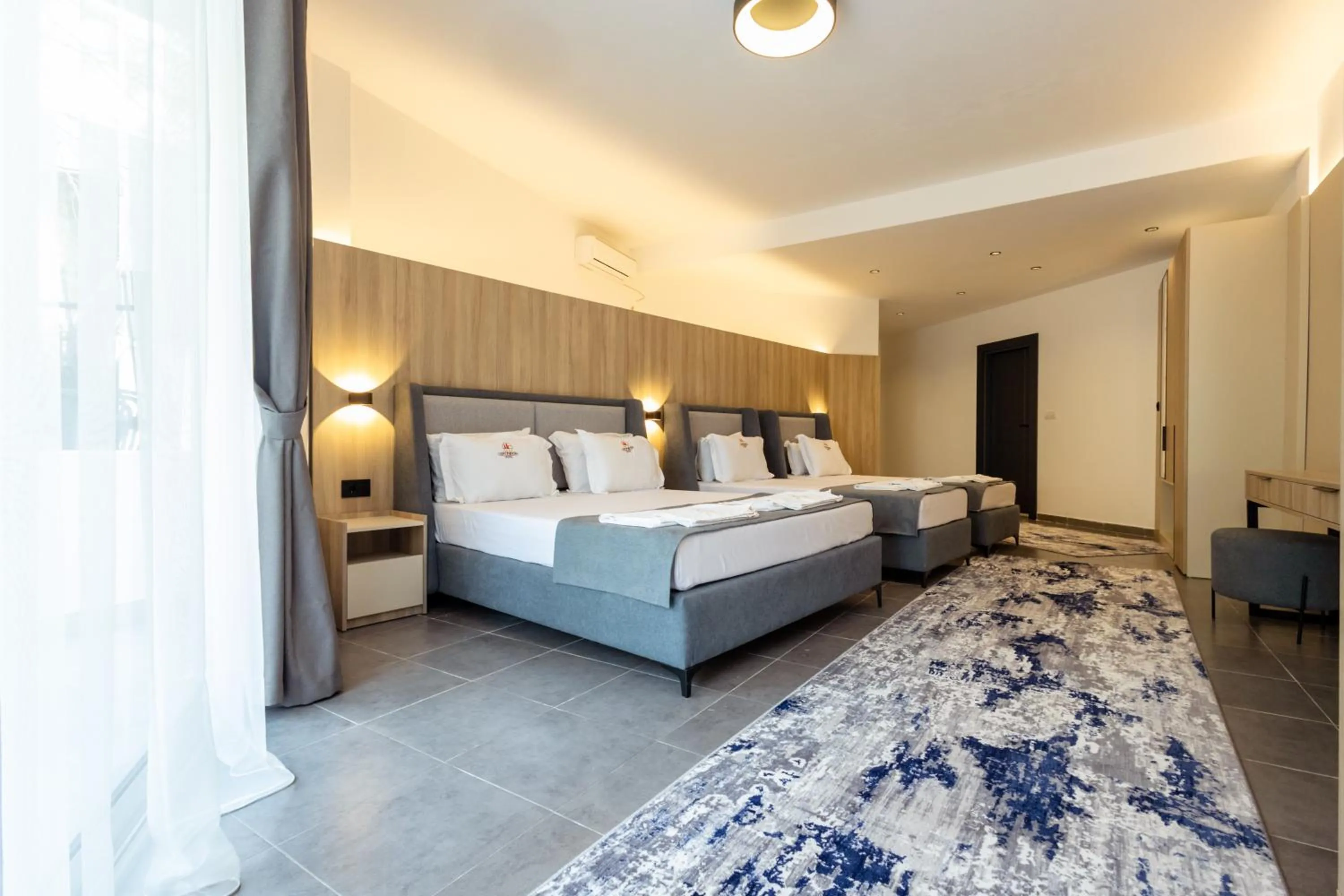 Bedroom, Bed in Continental Hotel