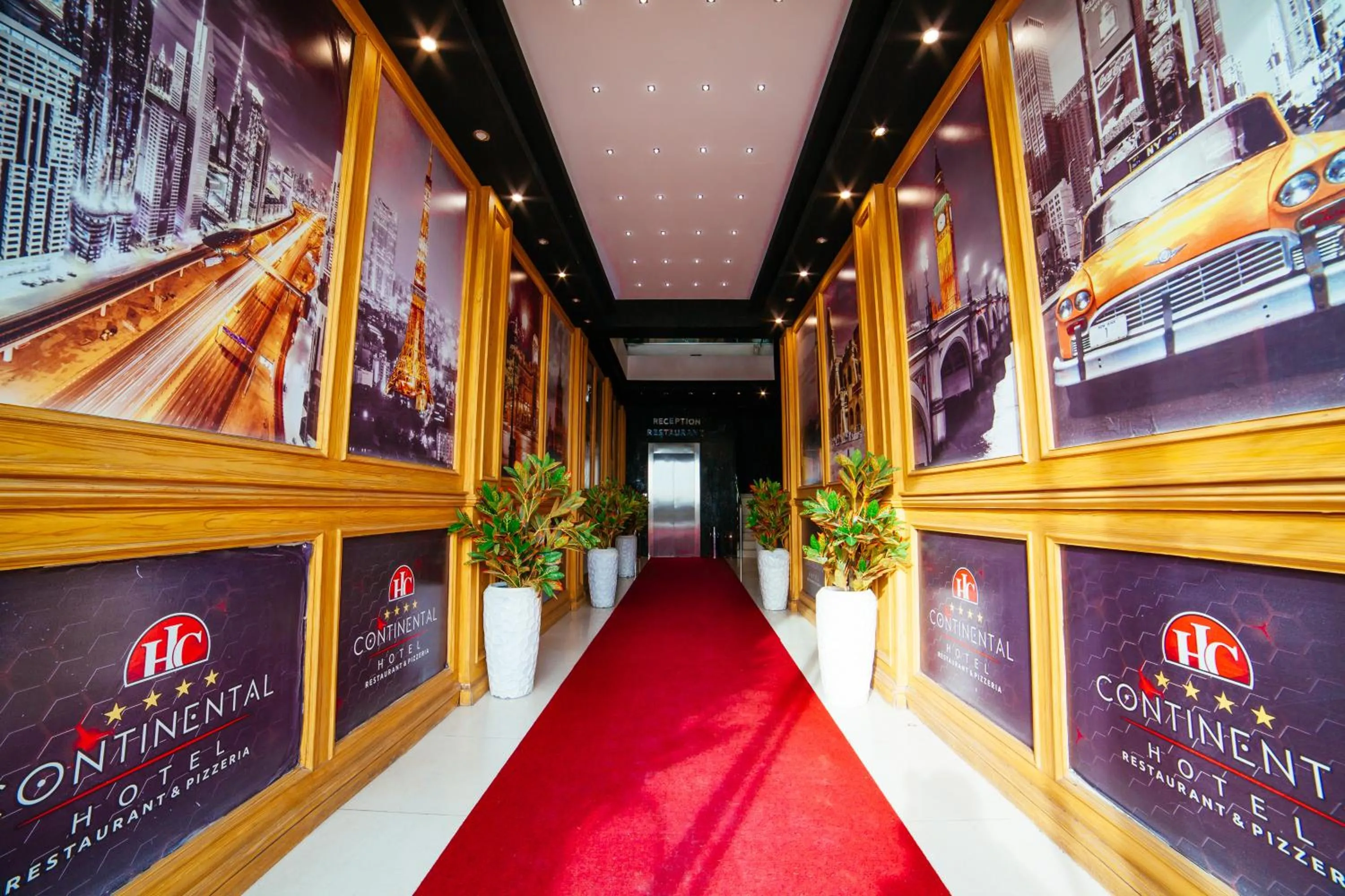 Facade/entrance in Continental Hotel