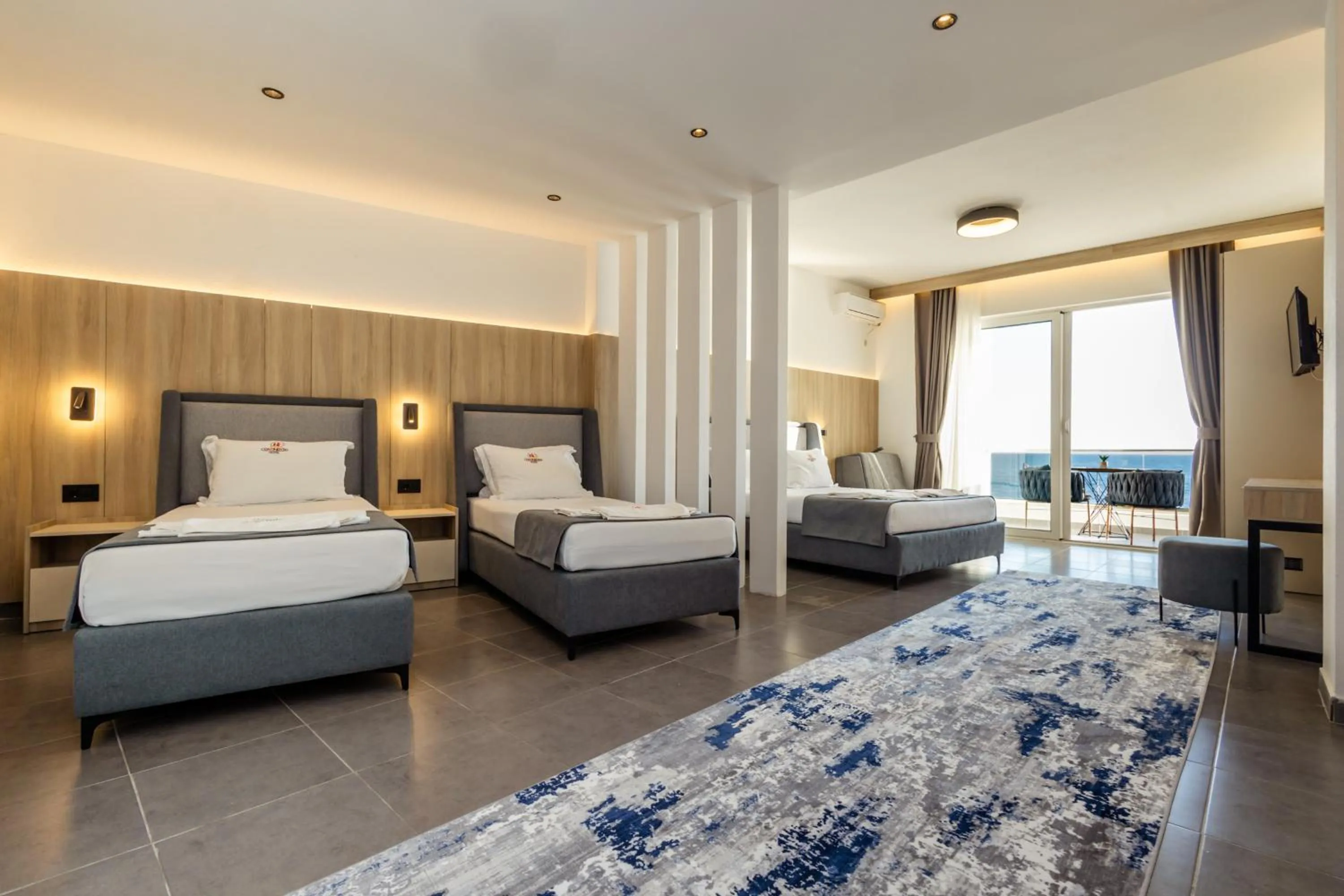 Photo of the whole room, Bed in Continental Hotel