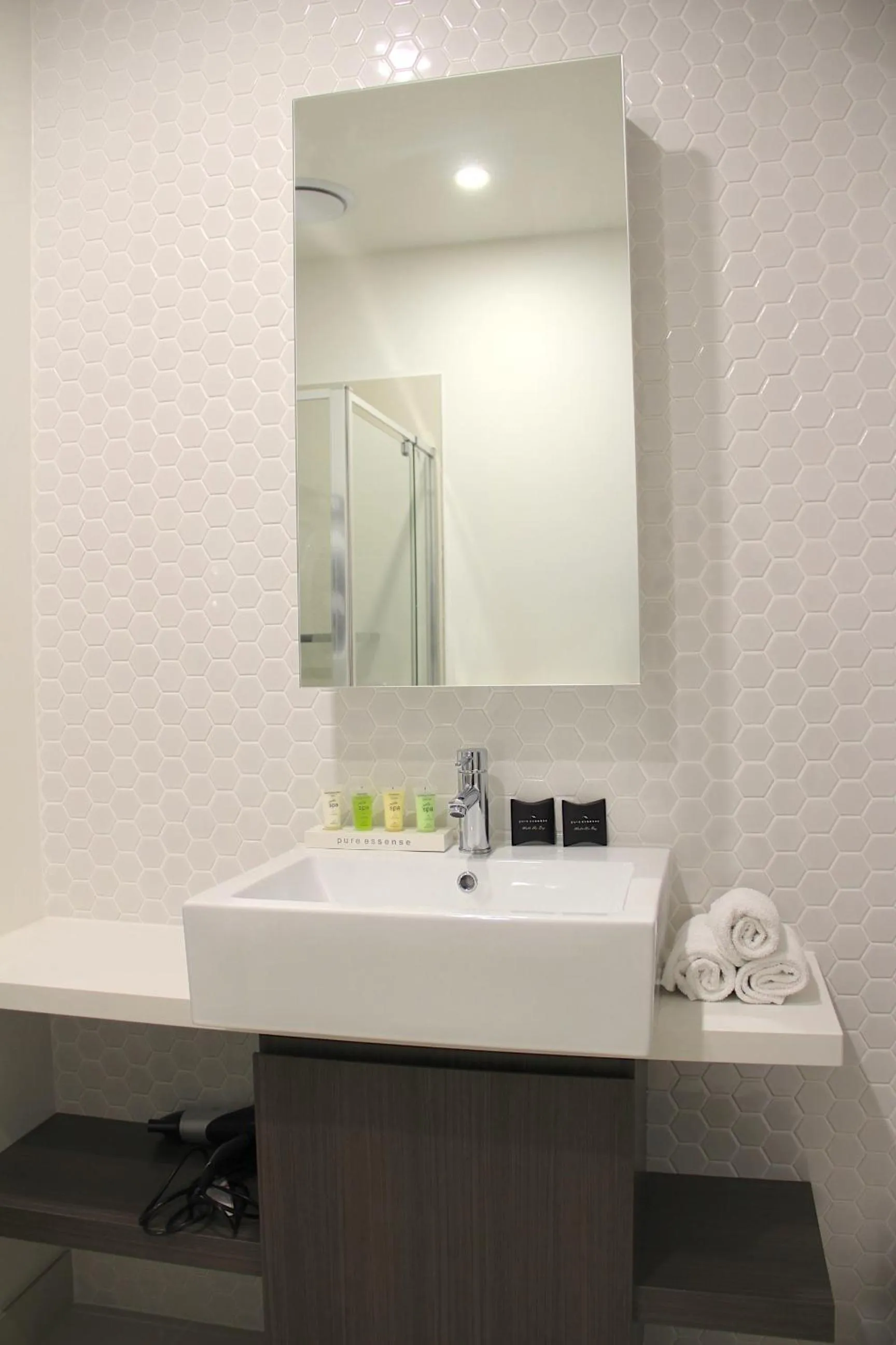 Bathroom in Whitehorse Apartments Hotel