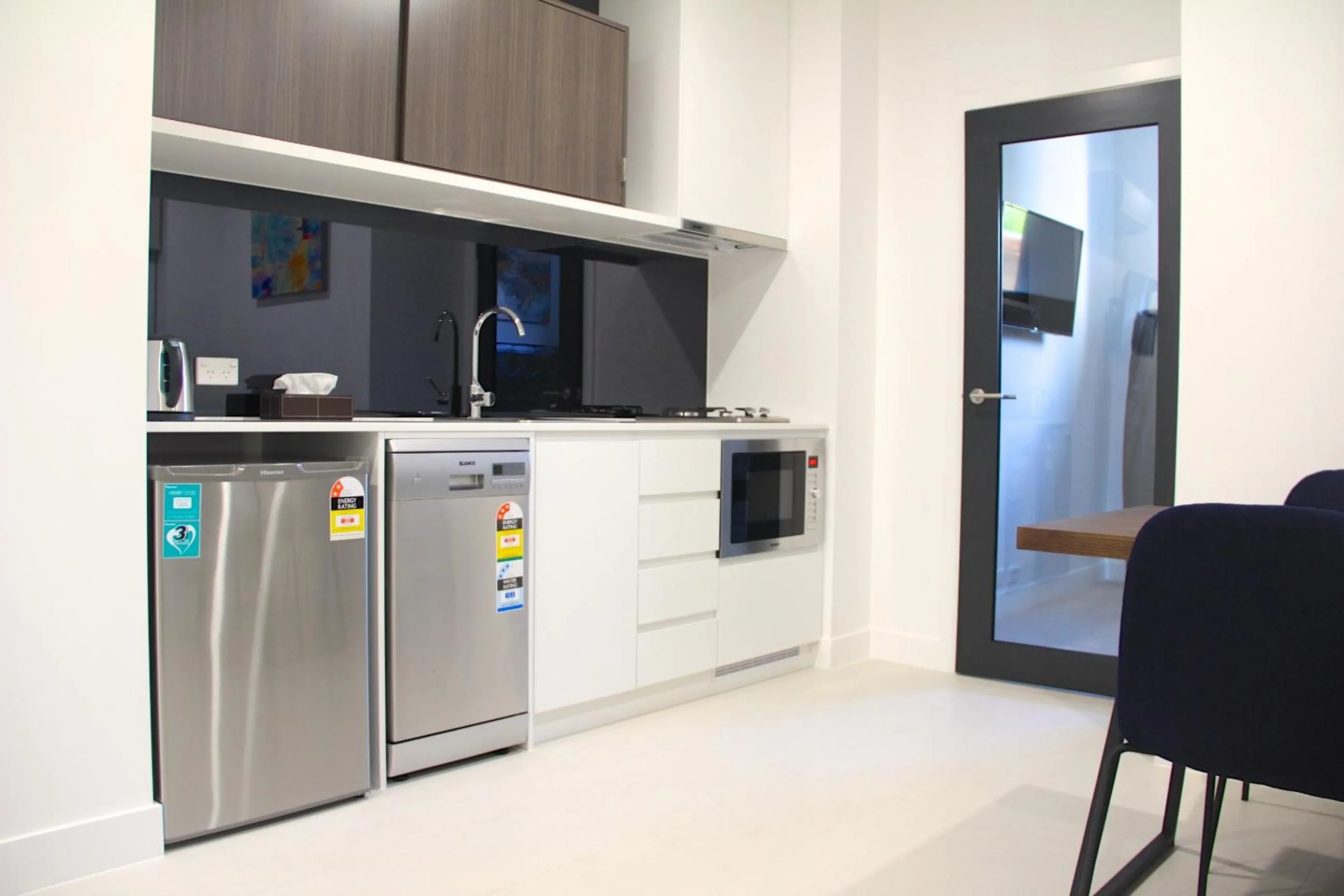 Kitchen or kitchenette in Whitehorse Apartments Hotel