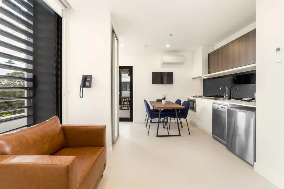 Kitchen or kitchenette in Whitehorse Apartments Hotel