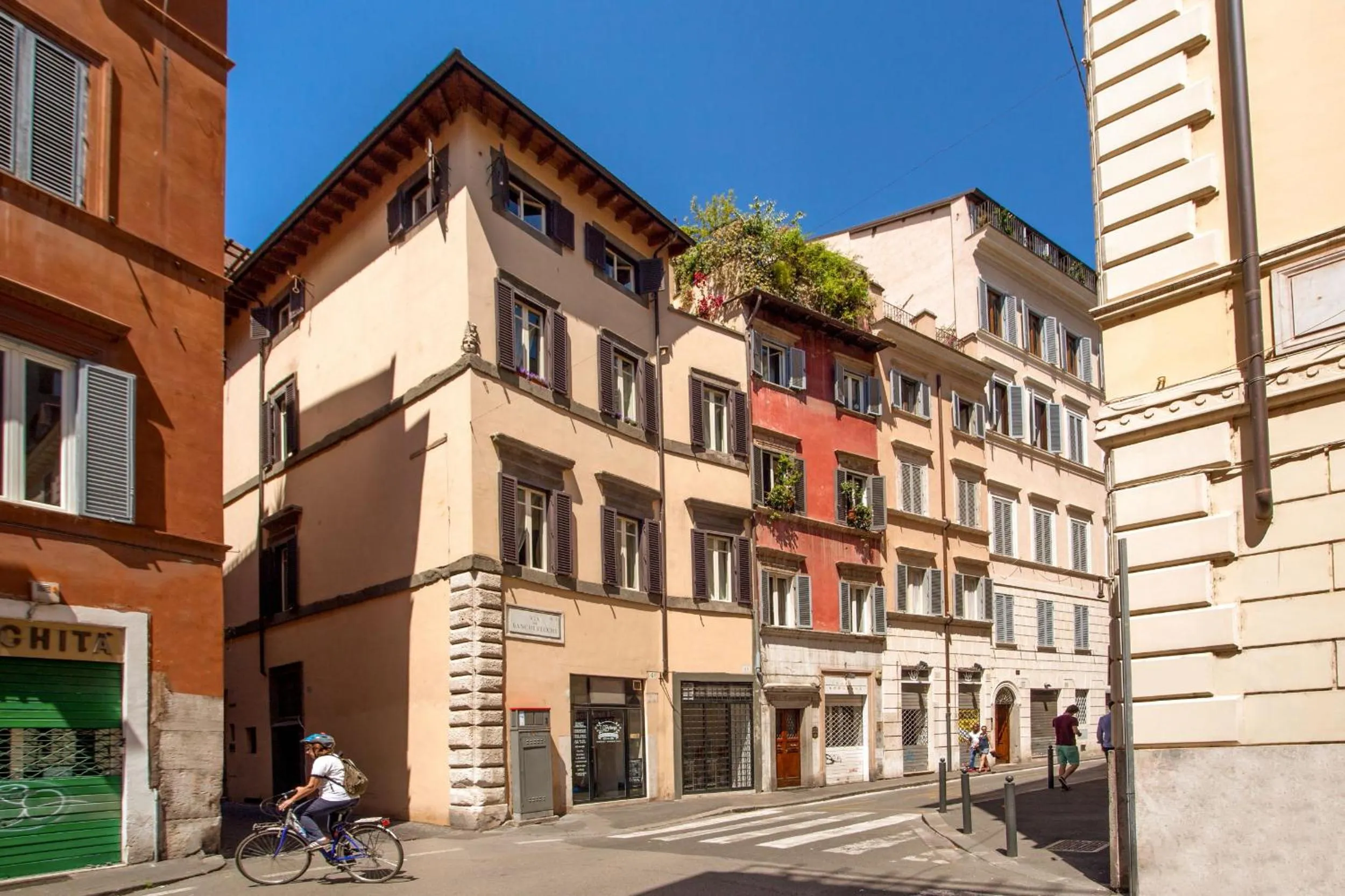 Facade/entrance in Palazzo Medusa