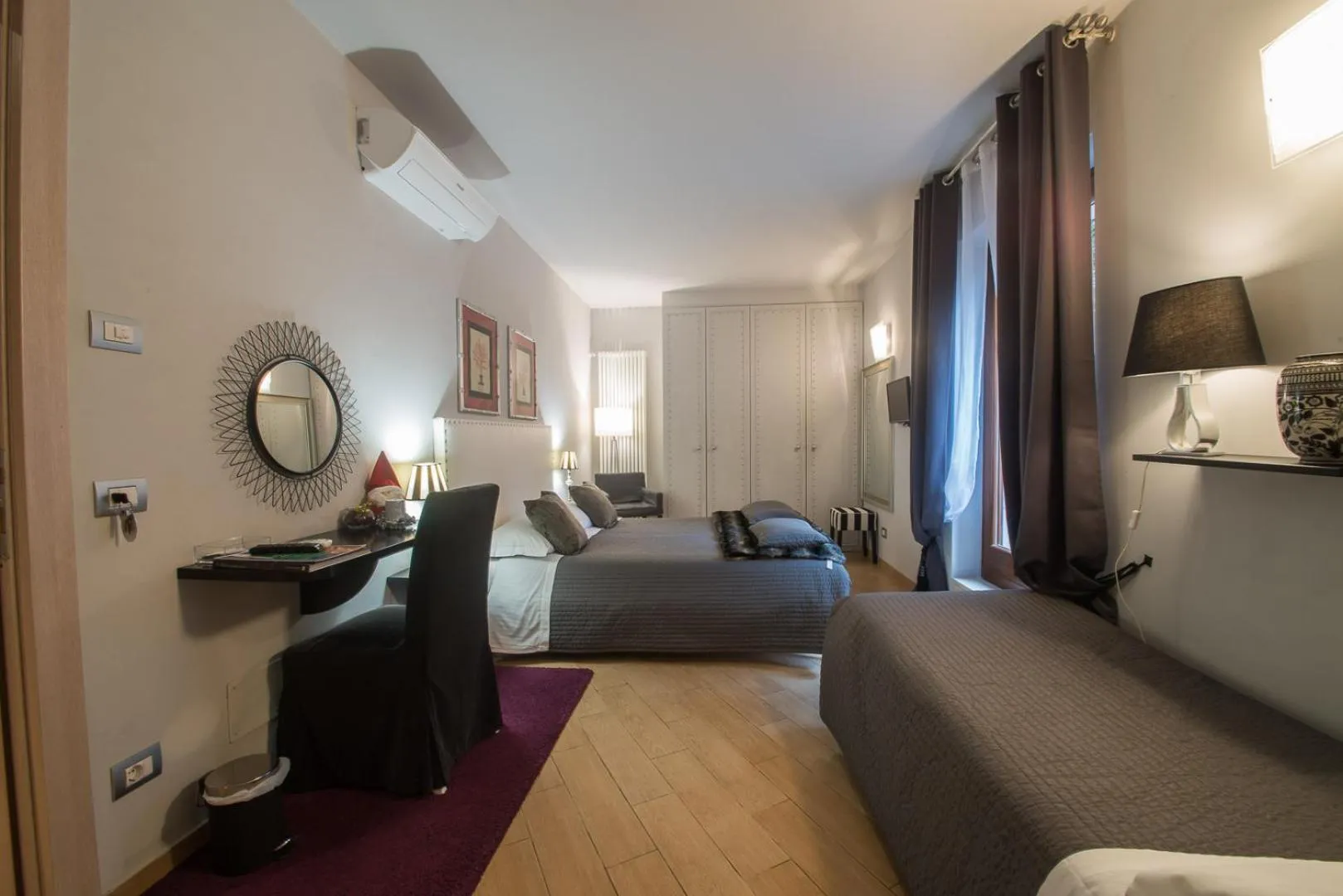 Photo of the whole room, Bed in Residenza Ca' degli Enzi