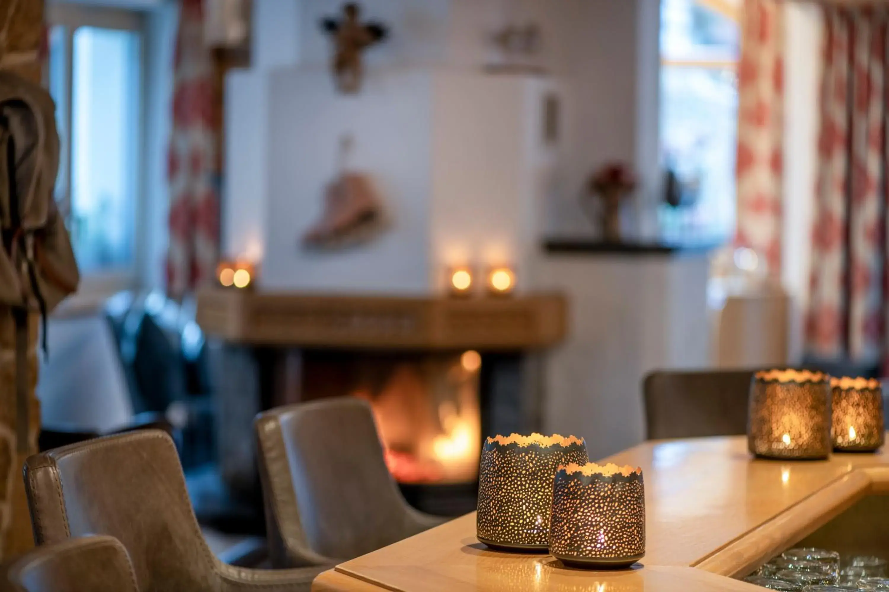 Lounge or bar in Chesa Valese by Sisters Zermatt Lounge or bar in Chesa Valese by Sisters Zermatt