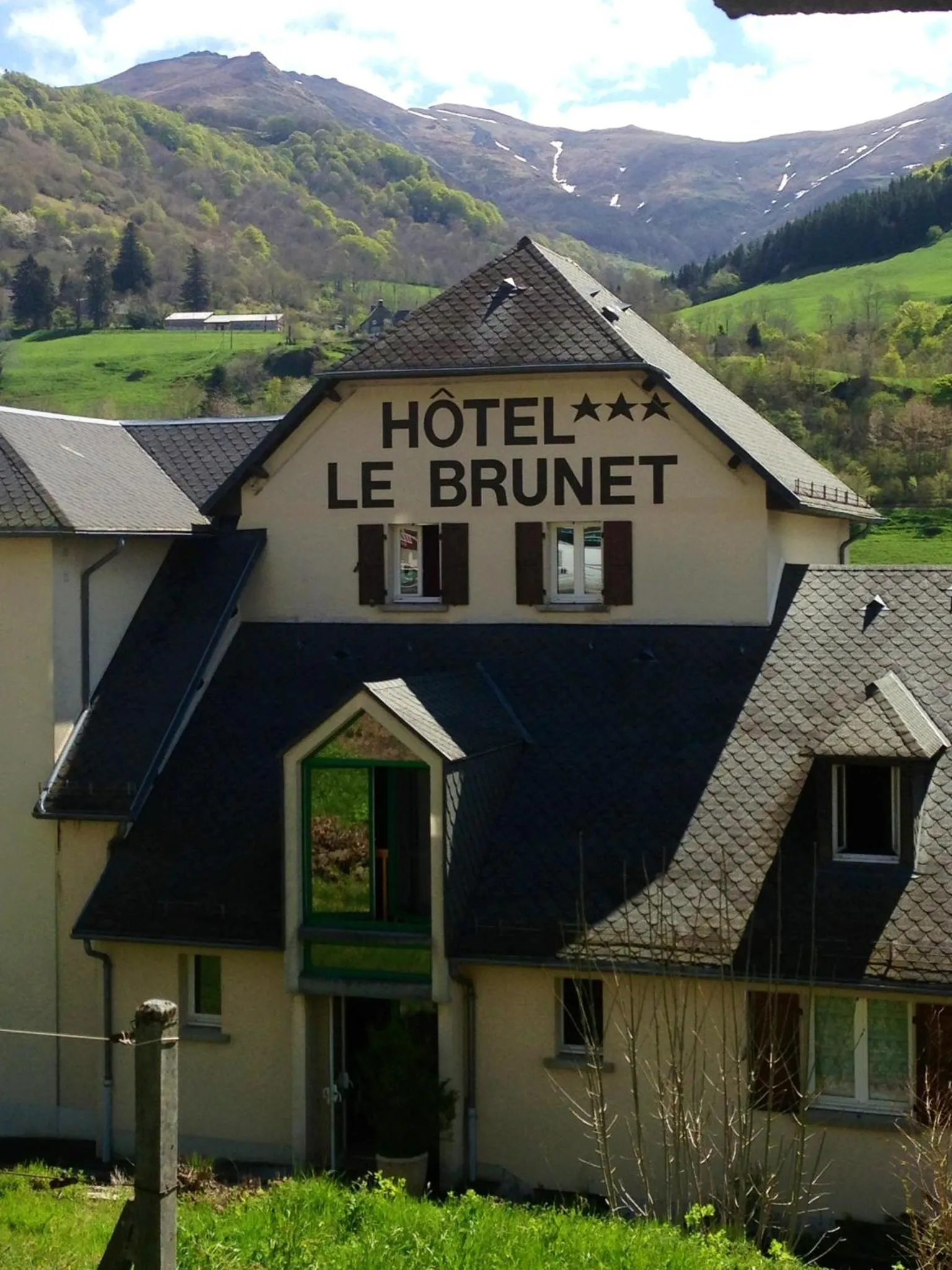 Property building in Le Brunet