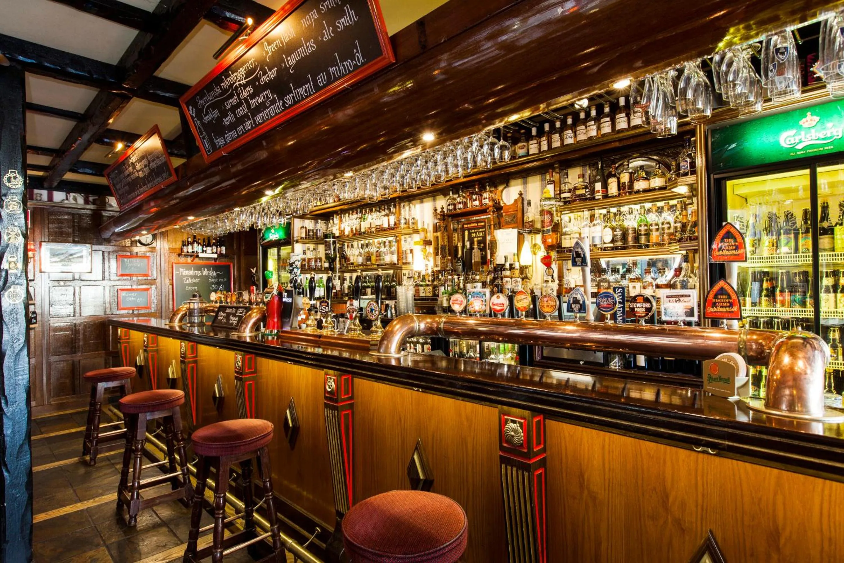 Restaurant/places to eat in Elite Hotel Marina Plaza