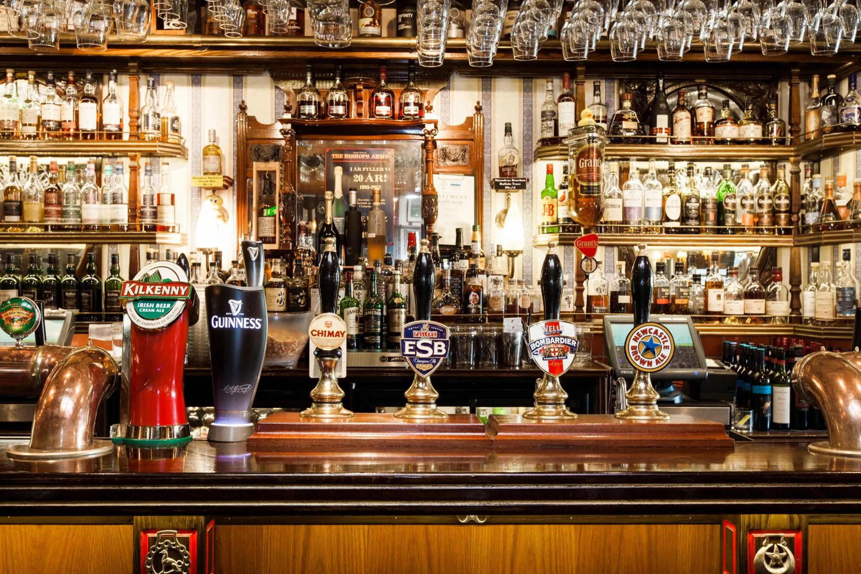 Restaurant/places to eat in Elite Hotel Marina Plaza