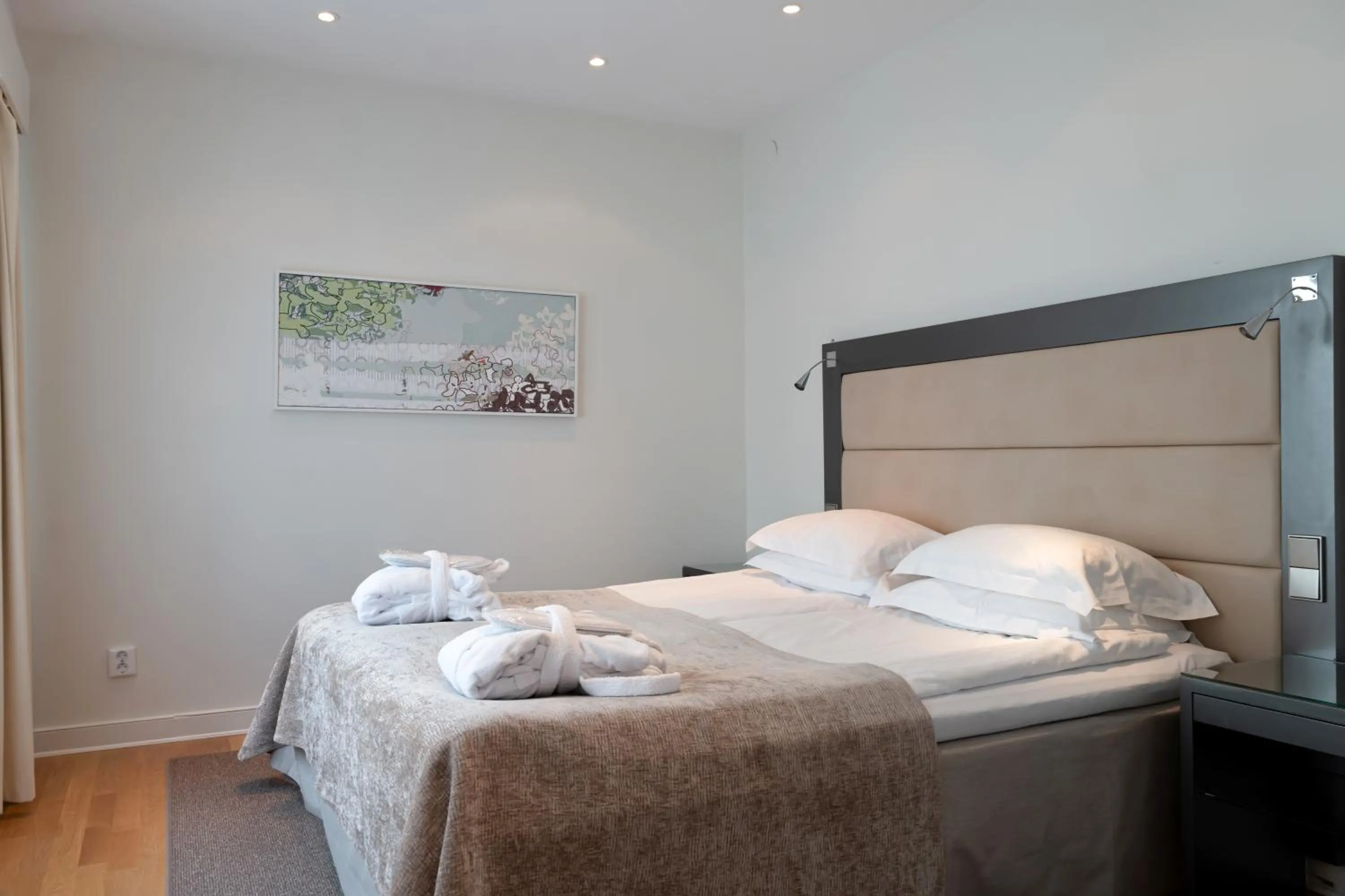 Bed in Elite Hotel Marina Plaza