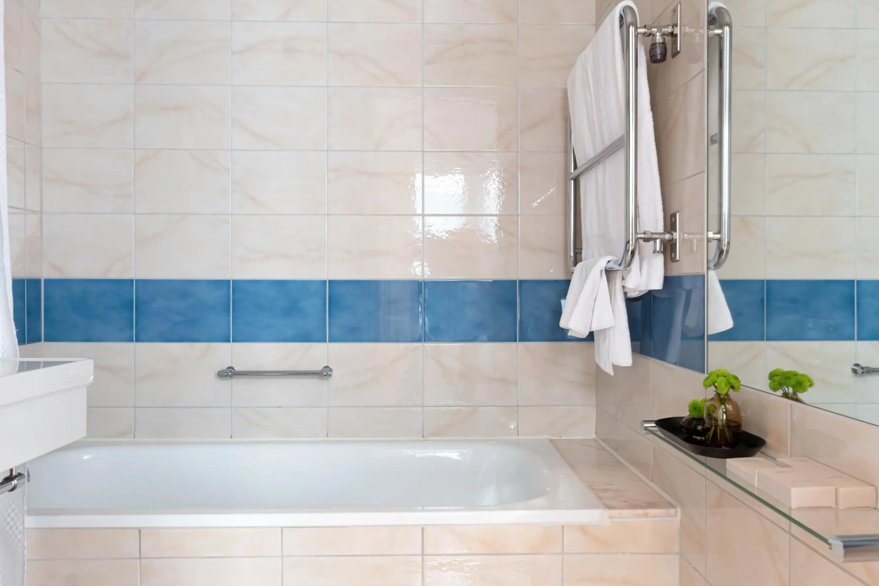 Bathroom in Elite Hotel Marina Plaza