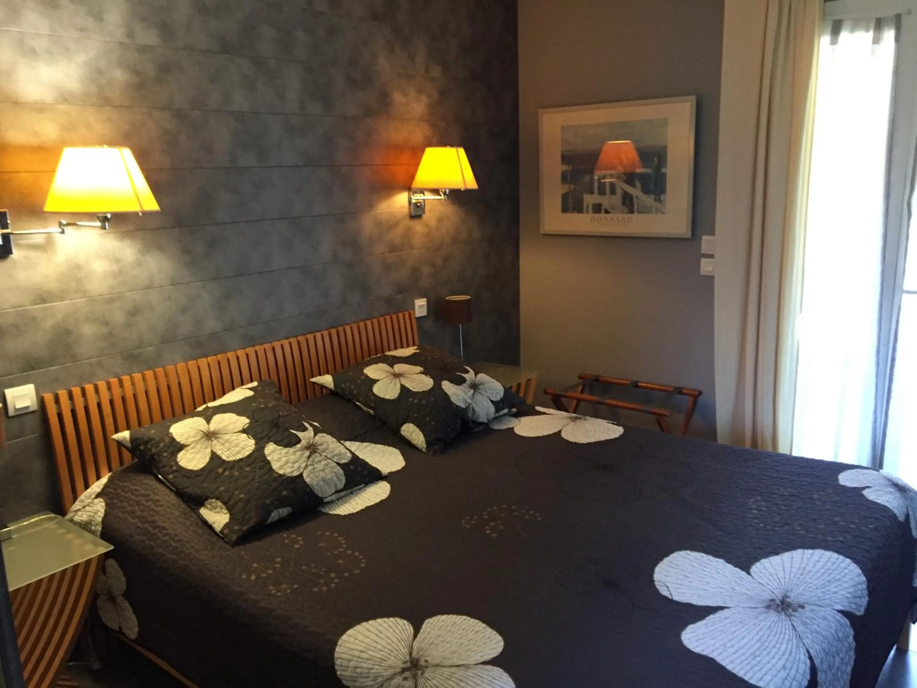 Bed in Logis Hotel Le Vieux Moulin