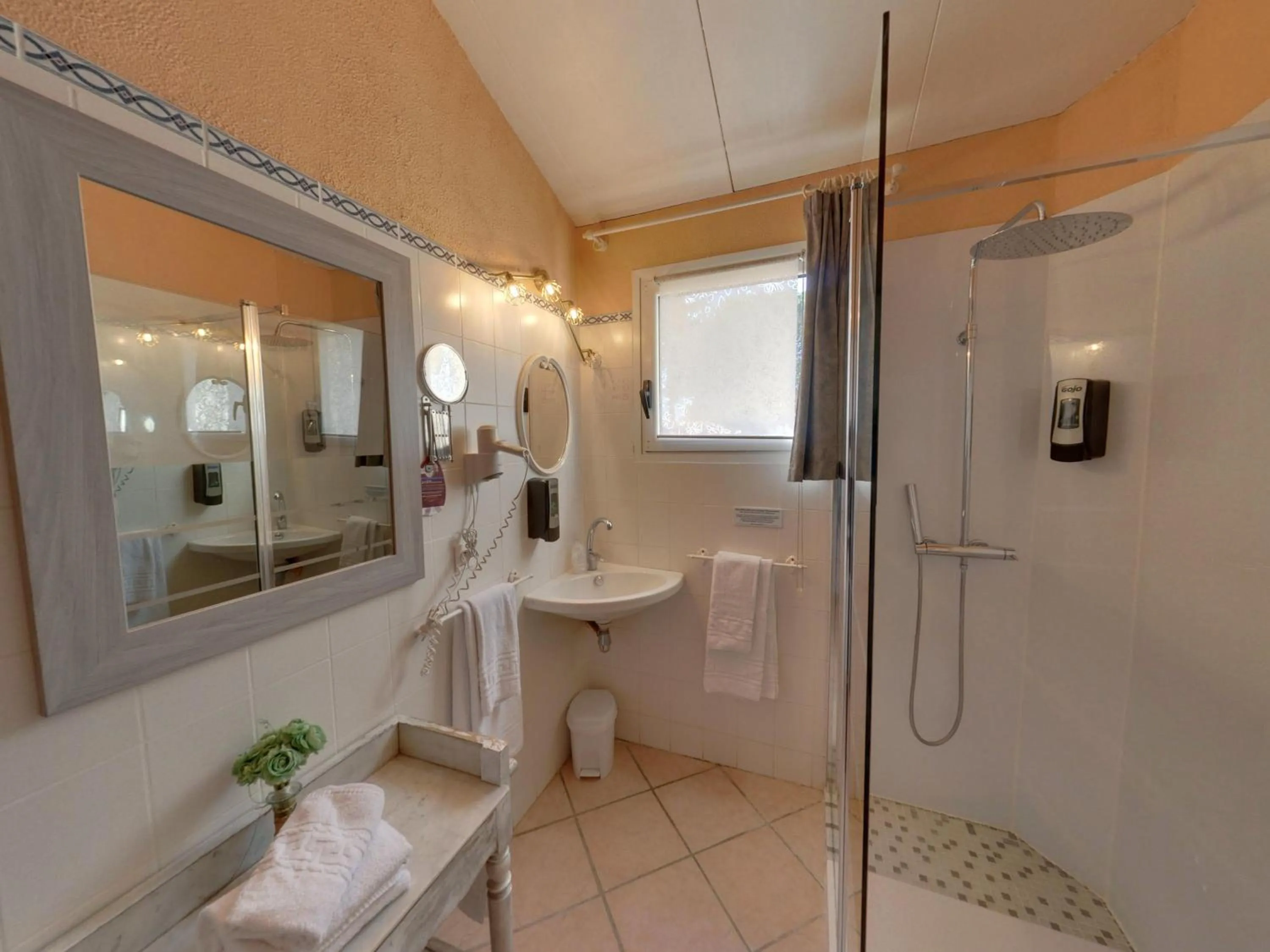 Bathroom in Logis Hotel Le Vieux Moulin