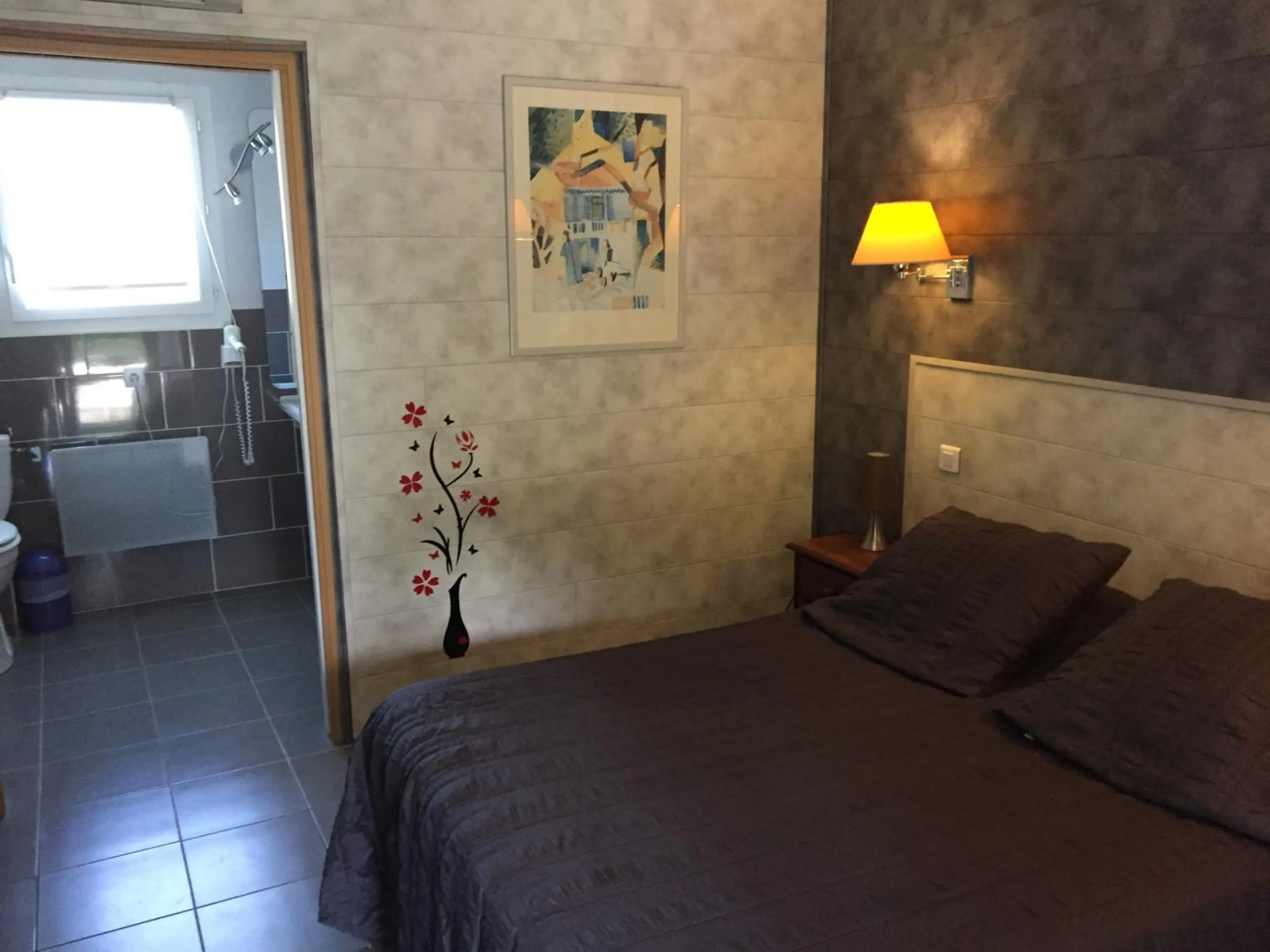 Bed in Logis Hotel Le Vieux Moulin