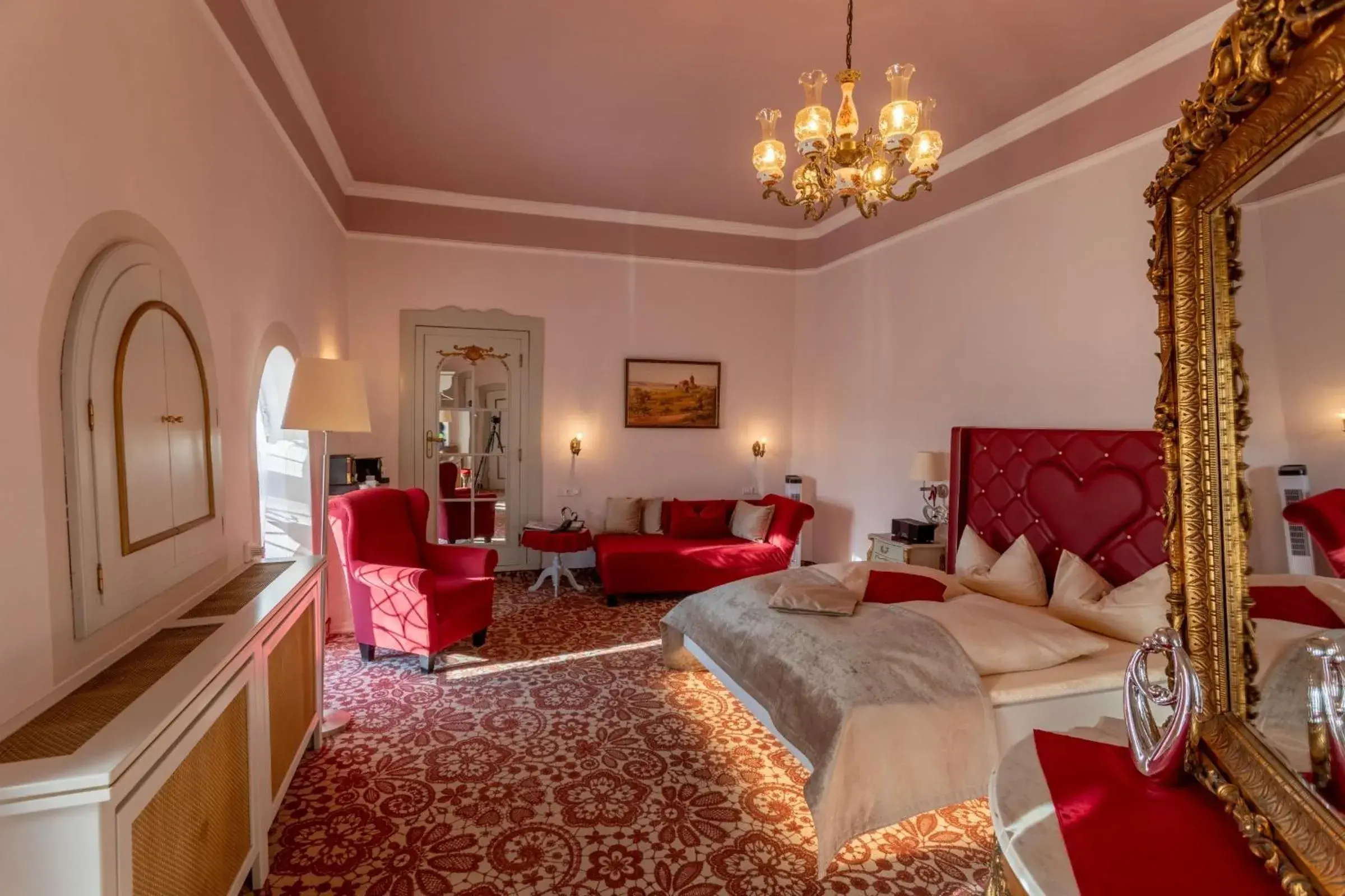 Honeymoon Room in Burg Colmberg Hotel Honeymoon Room in Burg Colmberg Hotel