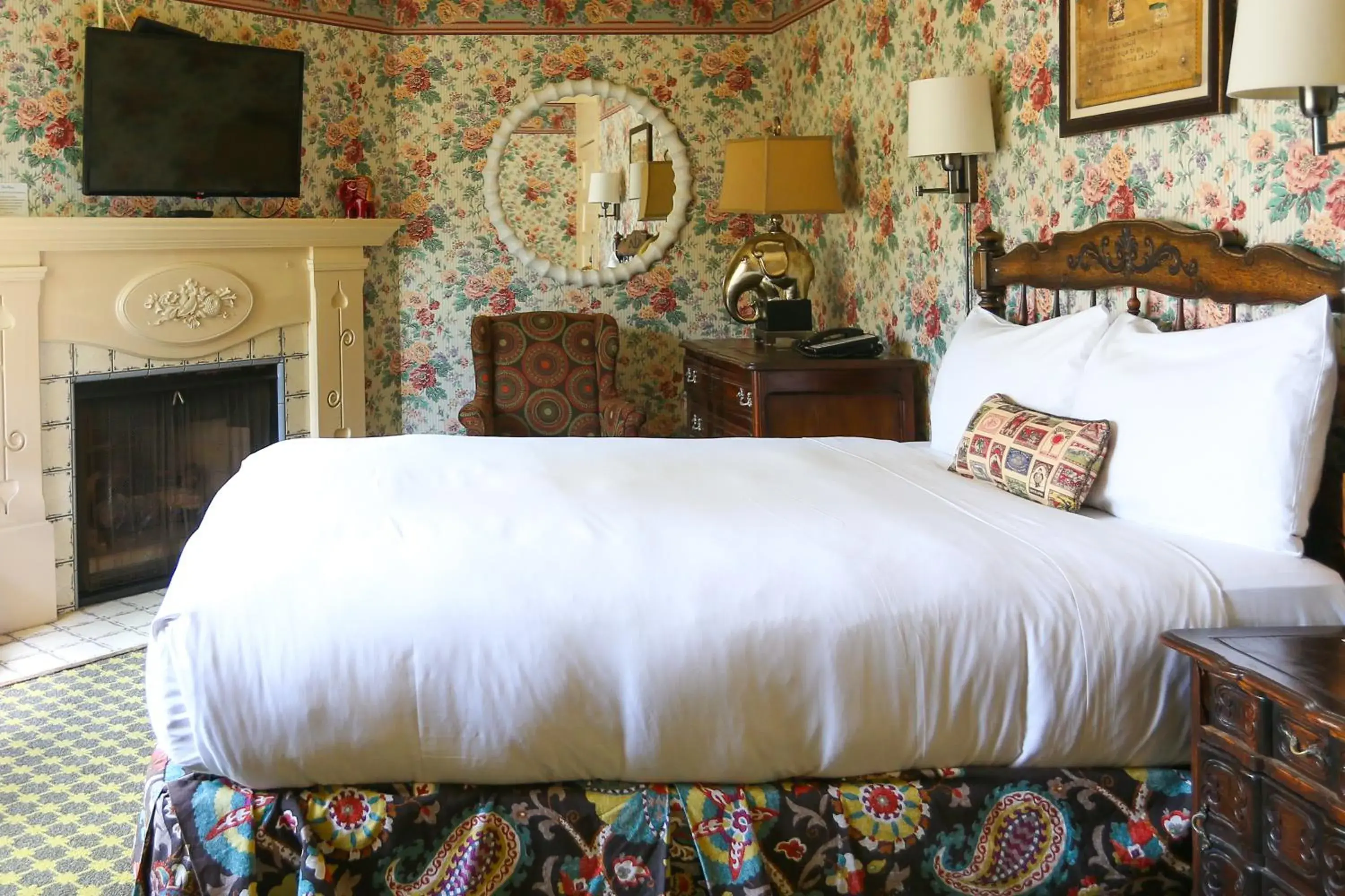 Bedroom, Bed in Petite Auberge Bedroom, Bed in Petite Auberge