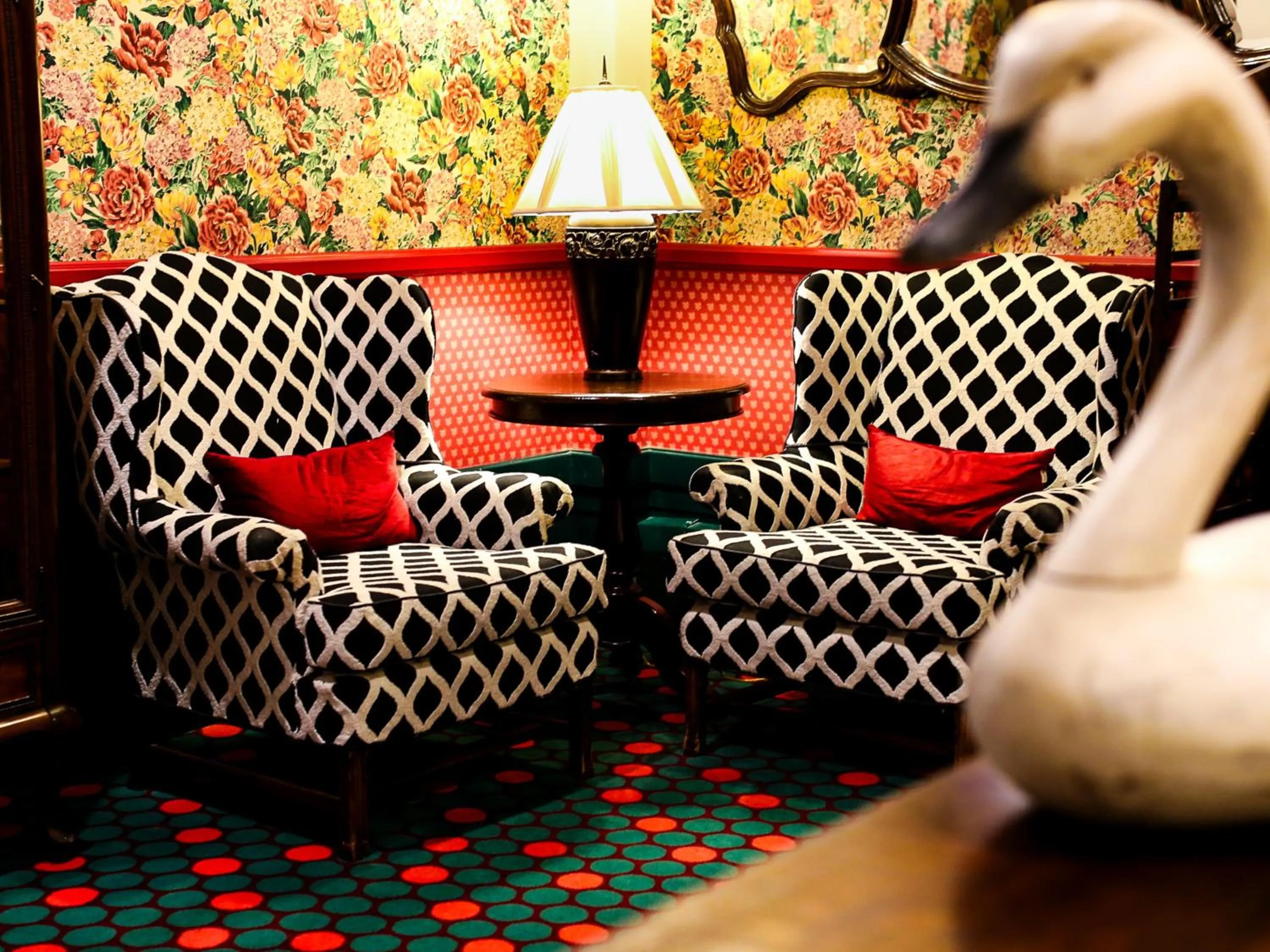 Communal lounge/ TV room in White Swan Inn