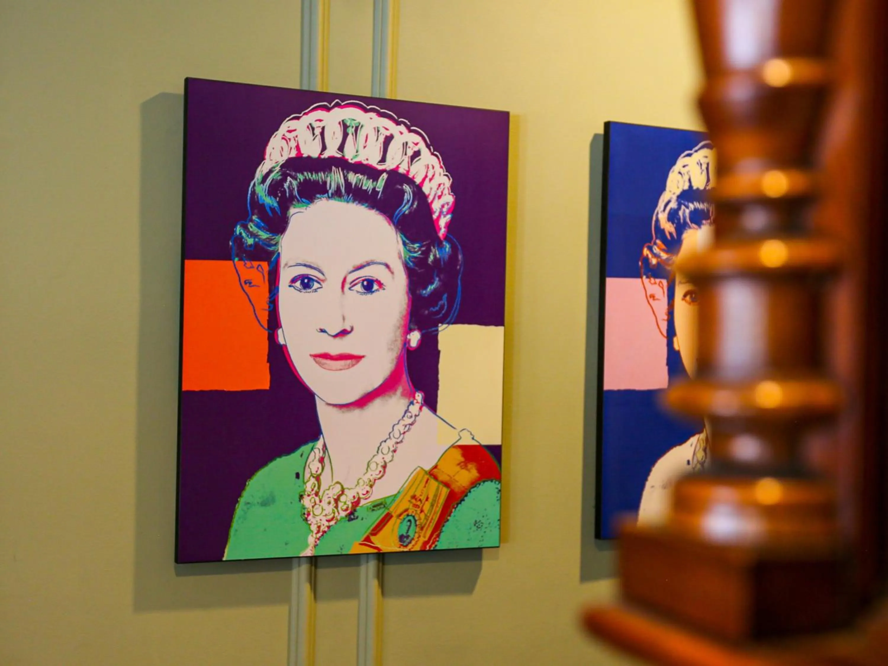 Decorative detail in White Swan Inn