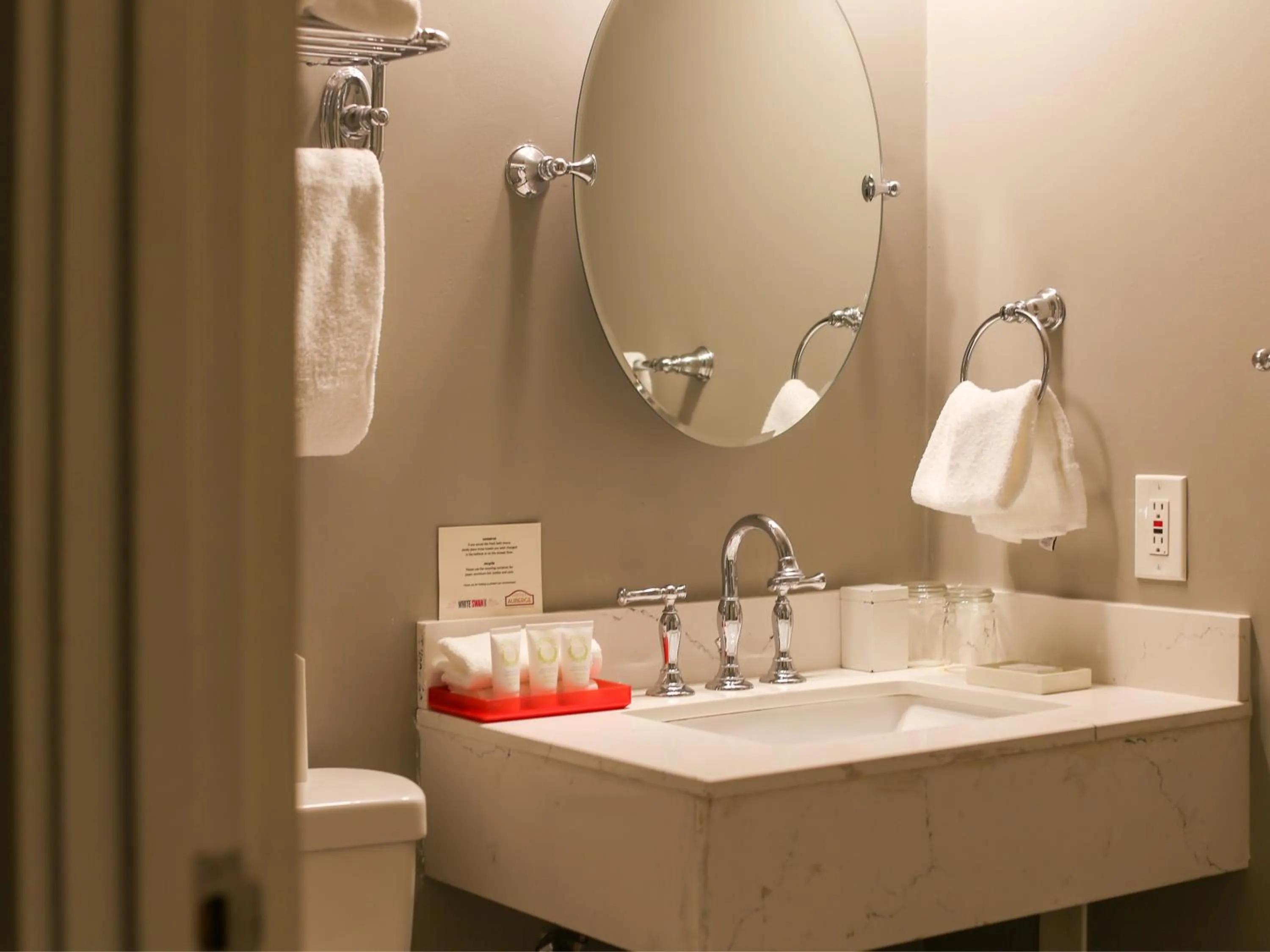 Bathroom in White Swan Inn