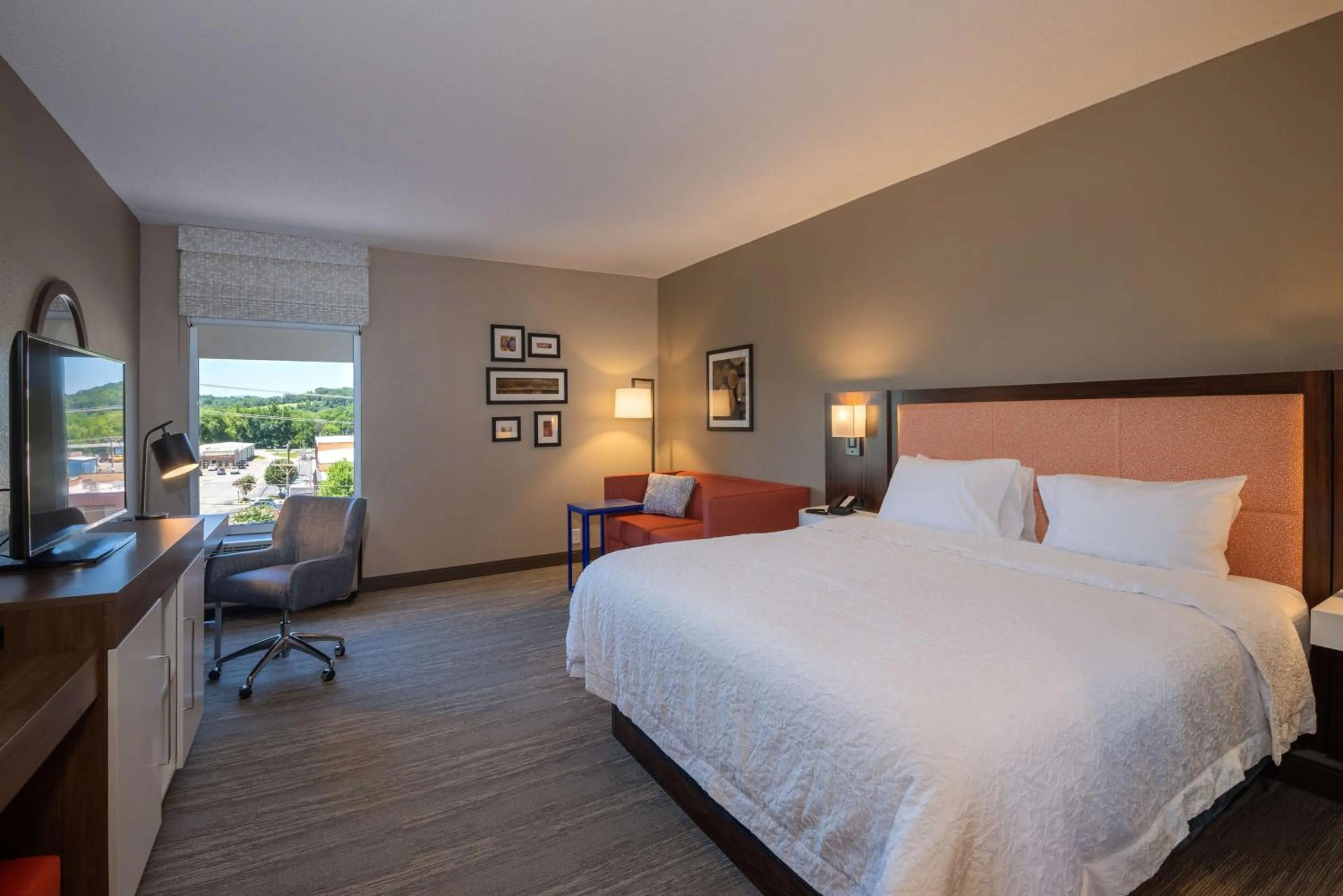 Bedroom, Bed in Hampton Inn Wilkesboro