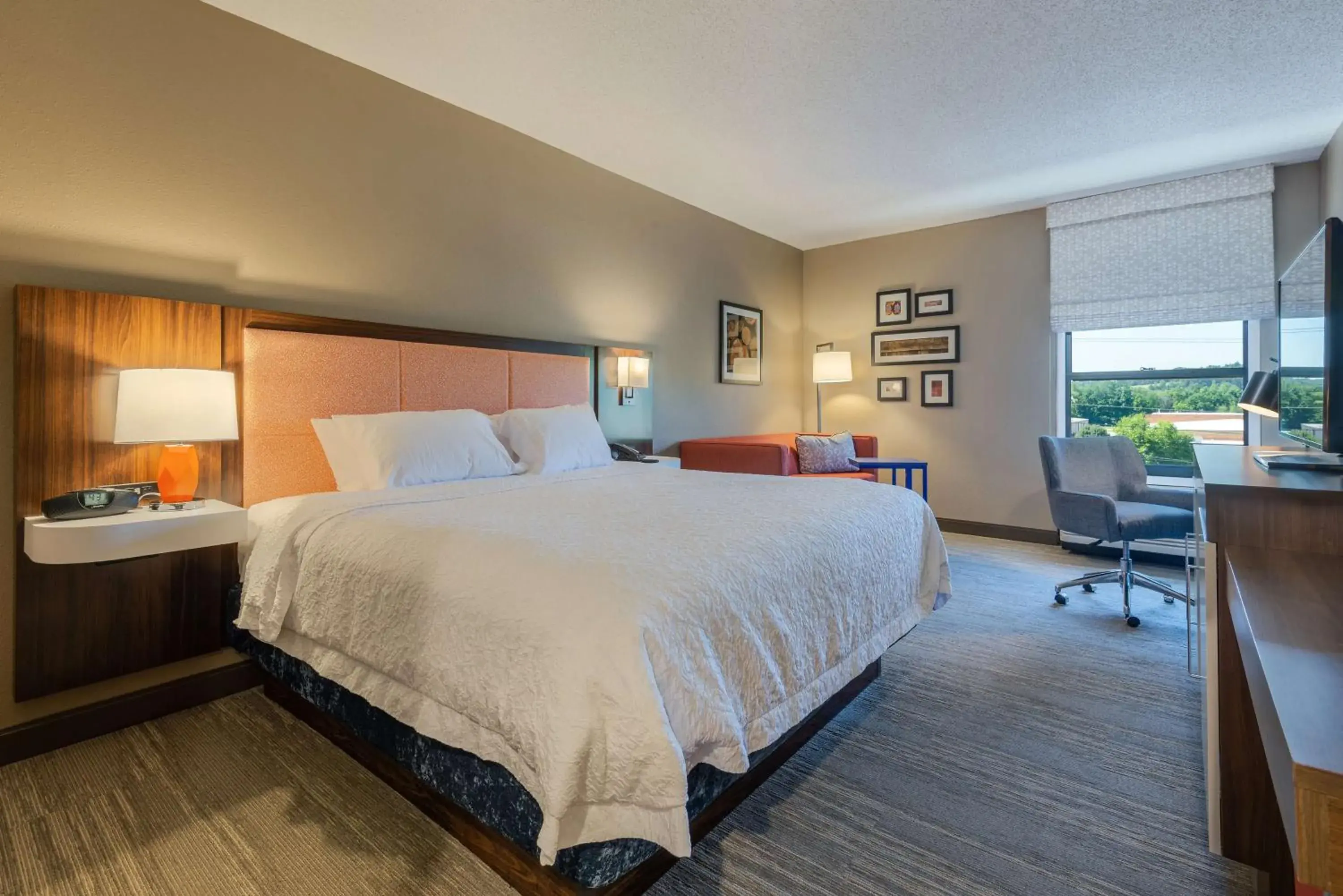 King Room with Sofa Bed and Study - Non-Smoking in Hampton Inn Wilkesboro King Room with Sofa Bed and Study - Non-Smoking in Hampton Inn Wilkesboro