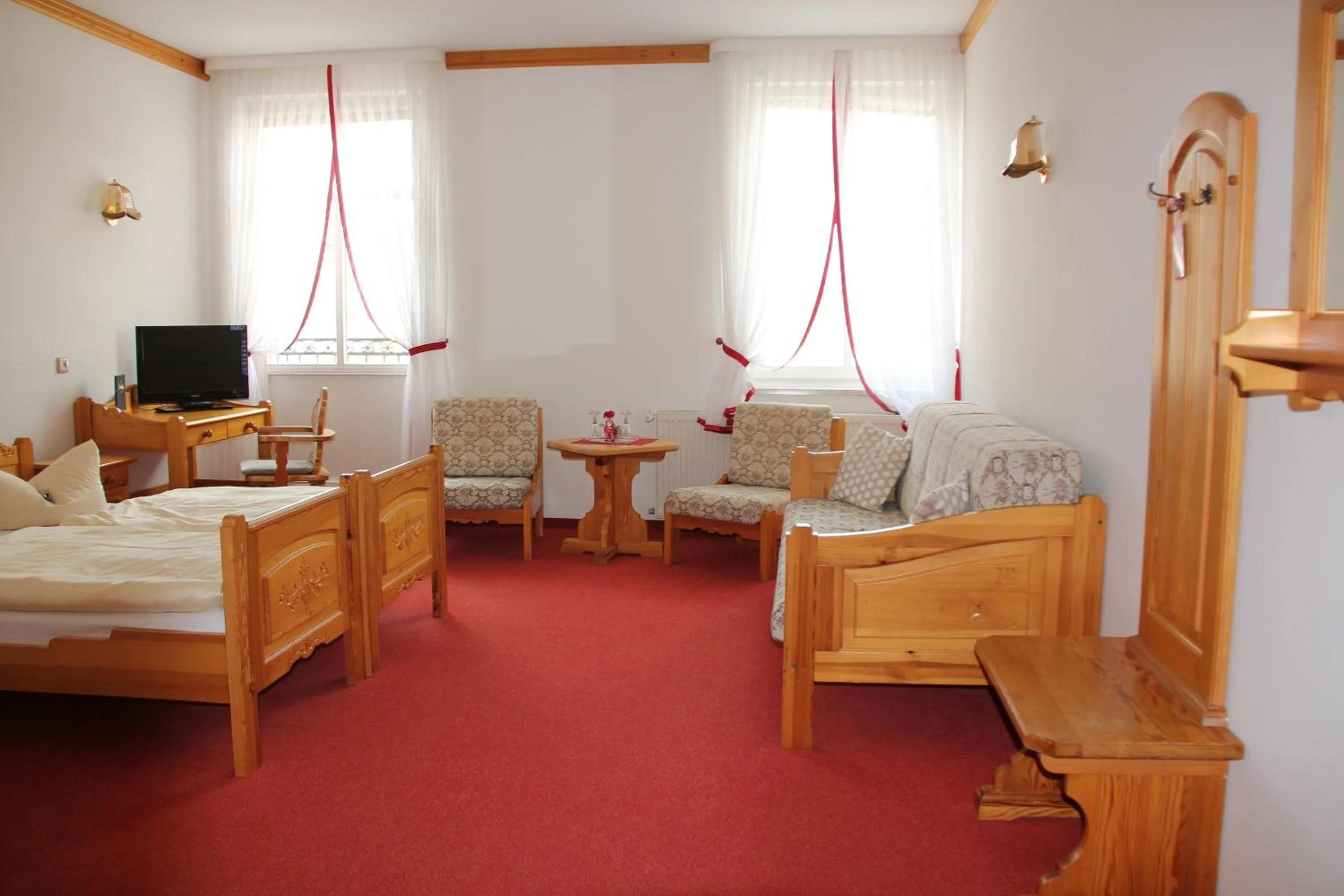 Photo of the whole room, Bed in Hotel Schloßblick Trebsen