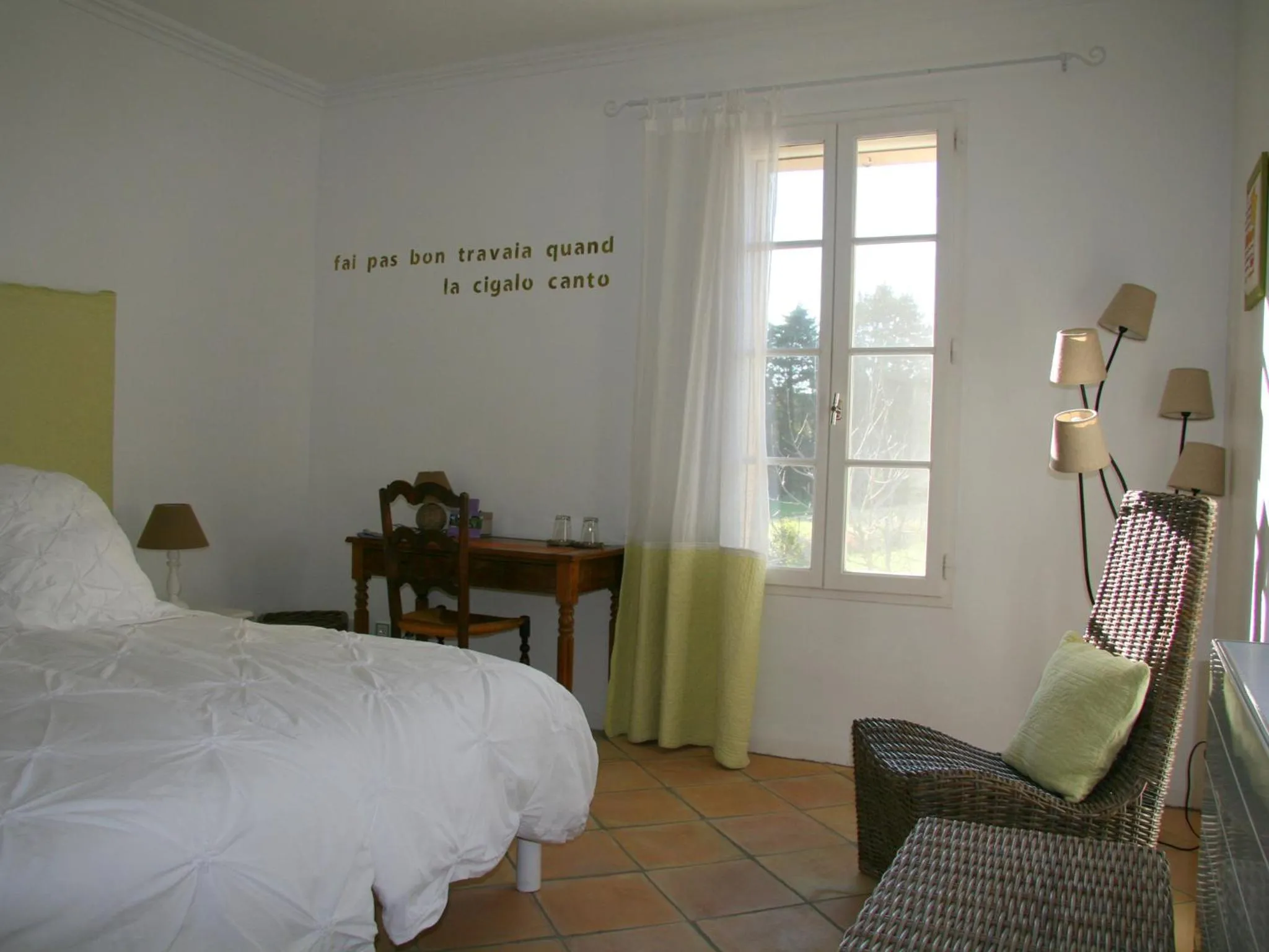 Seating area, Bed in Couleur Lavande