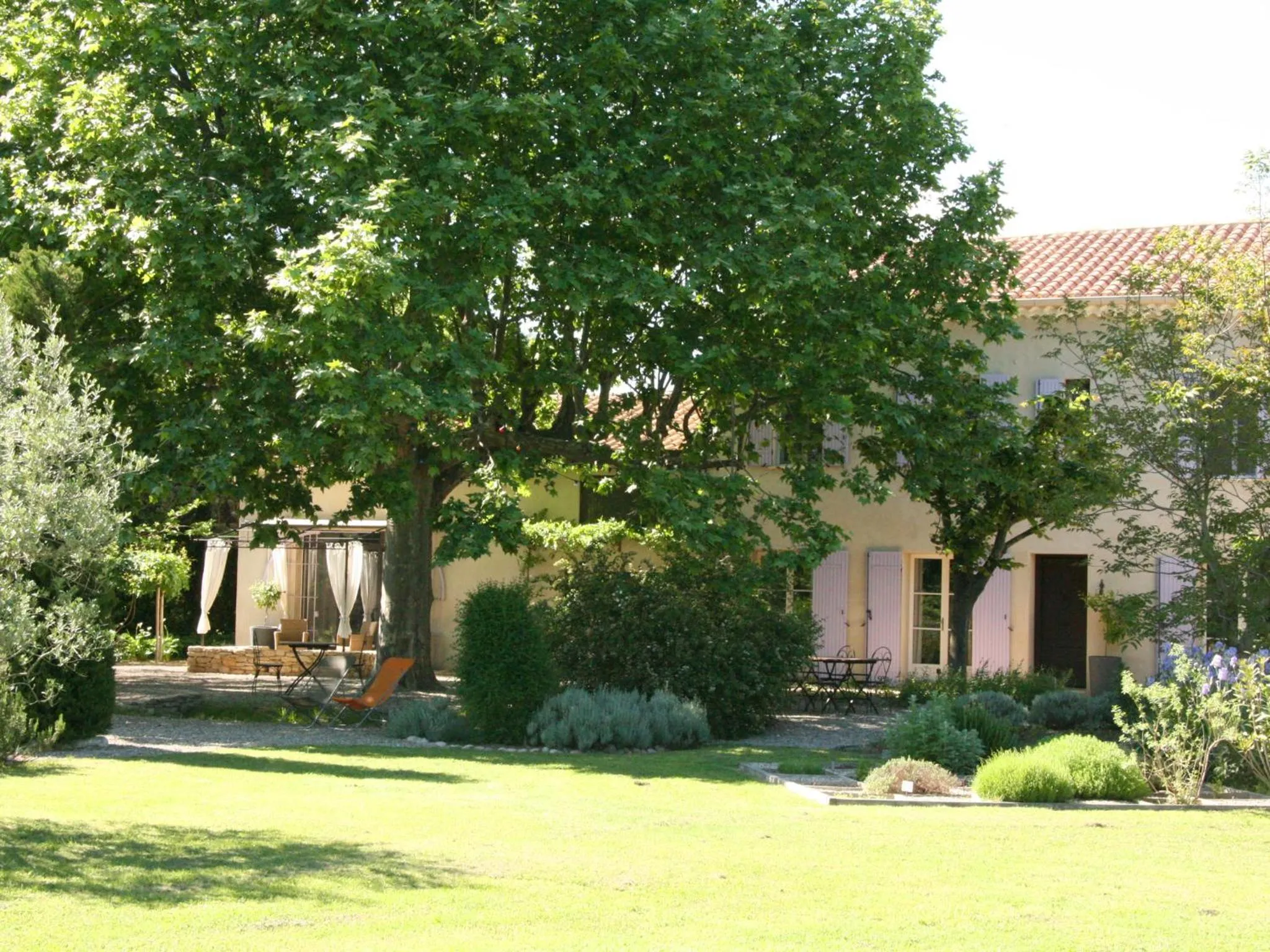 Property building in Couleur Lavande